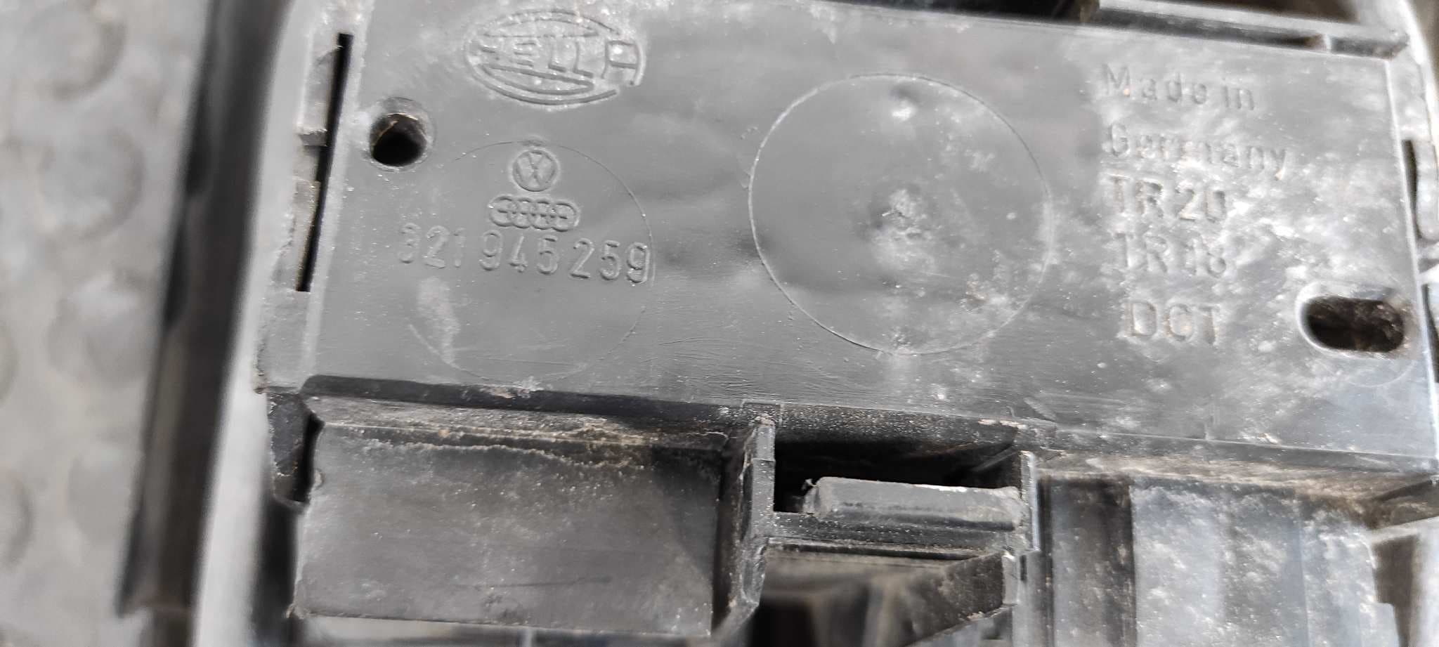 Recambio de PILOTO PORTON DERECHO para VOLKSWAGEN PASSAT BERLINA (312) Arriva 2E referencia OEM IAM 357945108   - ROJO 4
