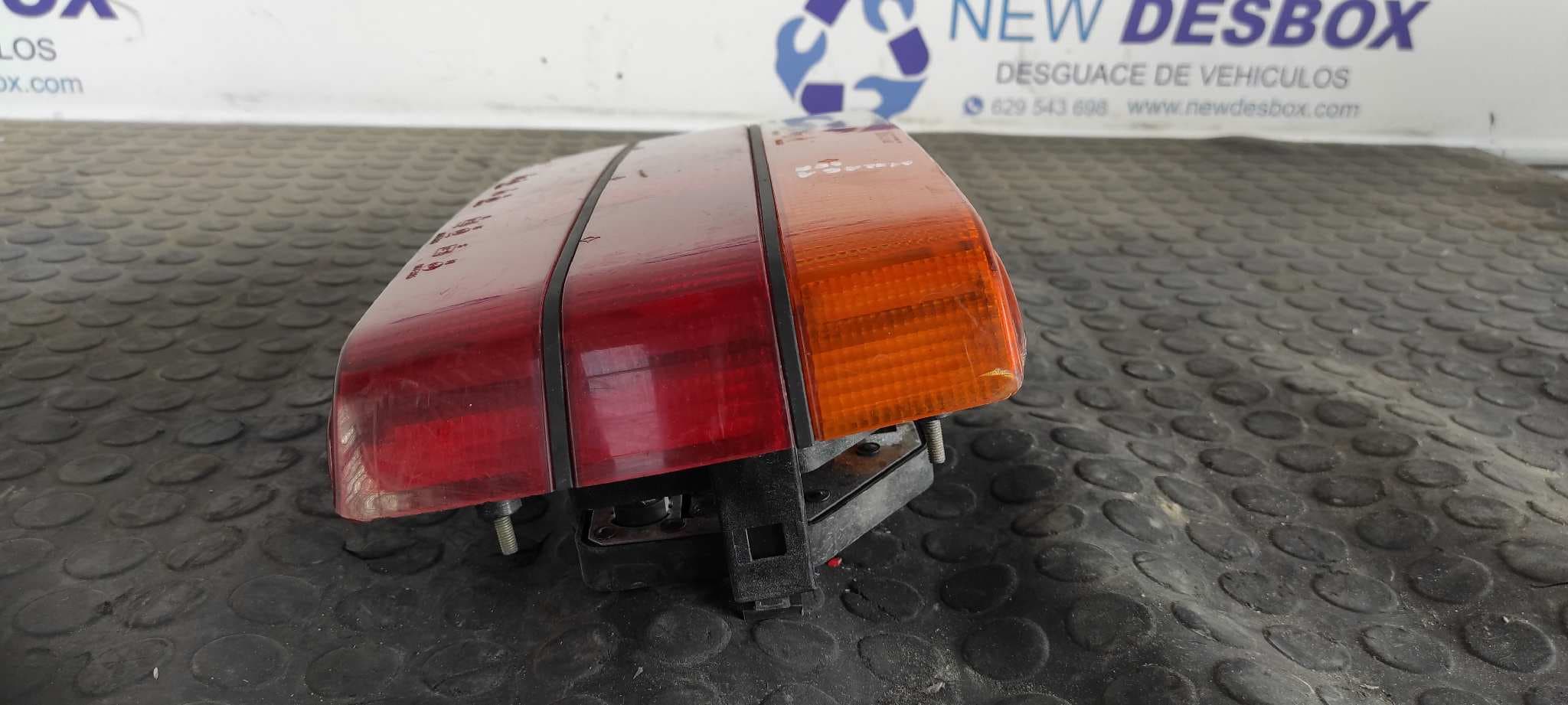 Recambio de PILOTO TRASERO DERECHO para SEAT MALAGA GL 021A2000 referencia OEM IAM 16007 1868   - GRIS 6