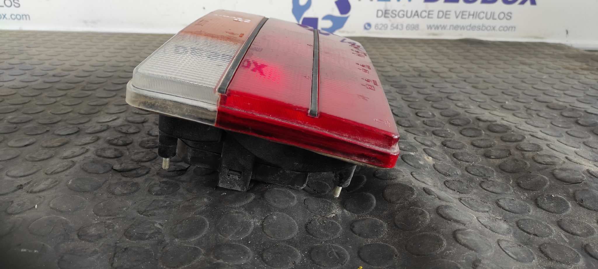 Recambio de PILOTO TRASERO DERECHO para SEAT MALAGA GL 021A2000 referencia OEM IAM 16007 1868   - GRIS 2