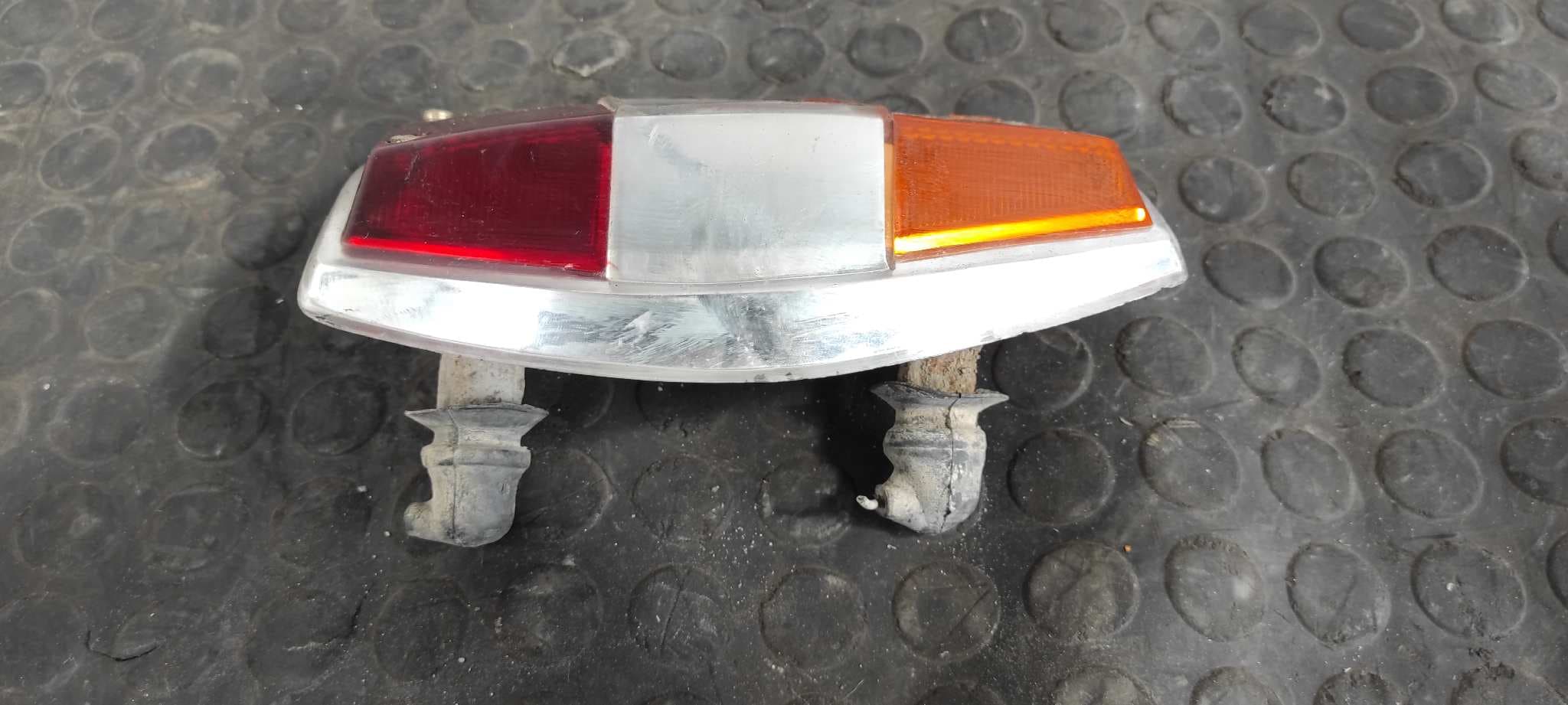 Recambio de PILOTO TRASERO DERECHO para RENAULT 6 1.0 referencia OEM IAM 010032 6