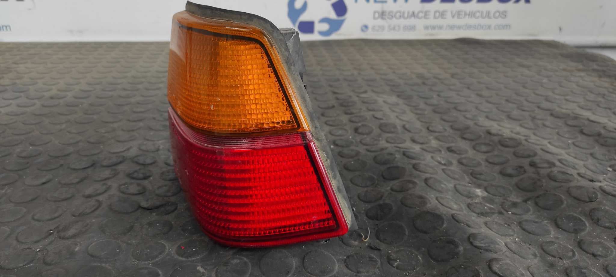 Recambio de PILOTO TRASERO DERECHO para VOLKSWAGEN PASSAT (321/23/27/31) referencia OEM IAM 321945257H 2