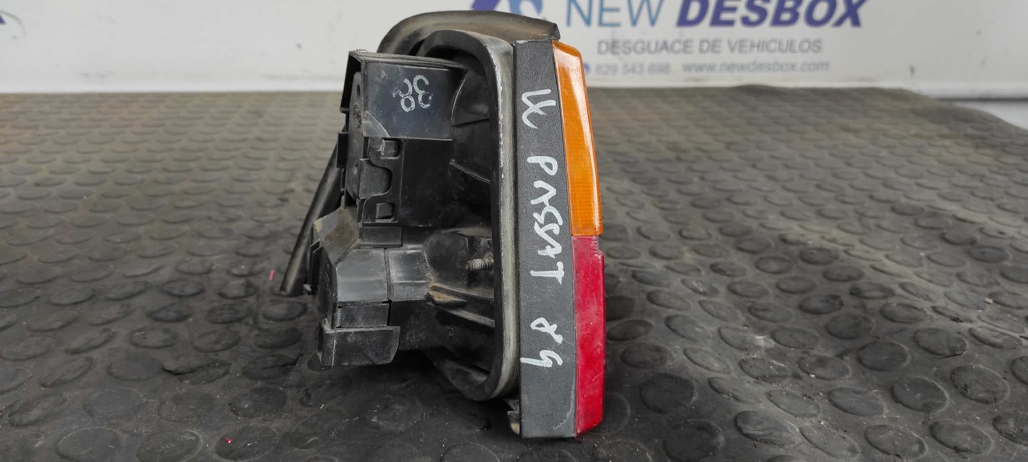Recambio de PILOTO TRASERO DERECHO para VOLKSWAGEN PASSAT (321/23/27/31) referencia OEM IAM 321945257H 4