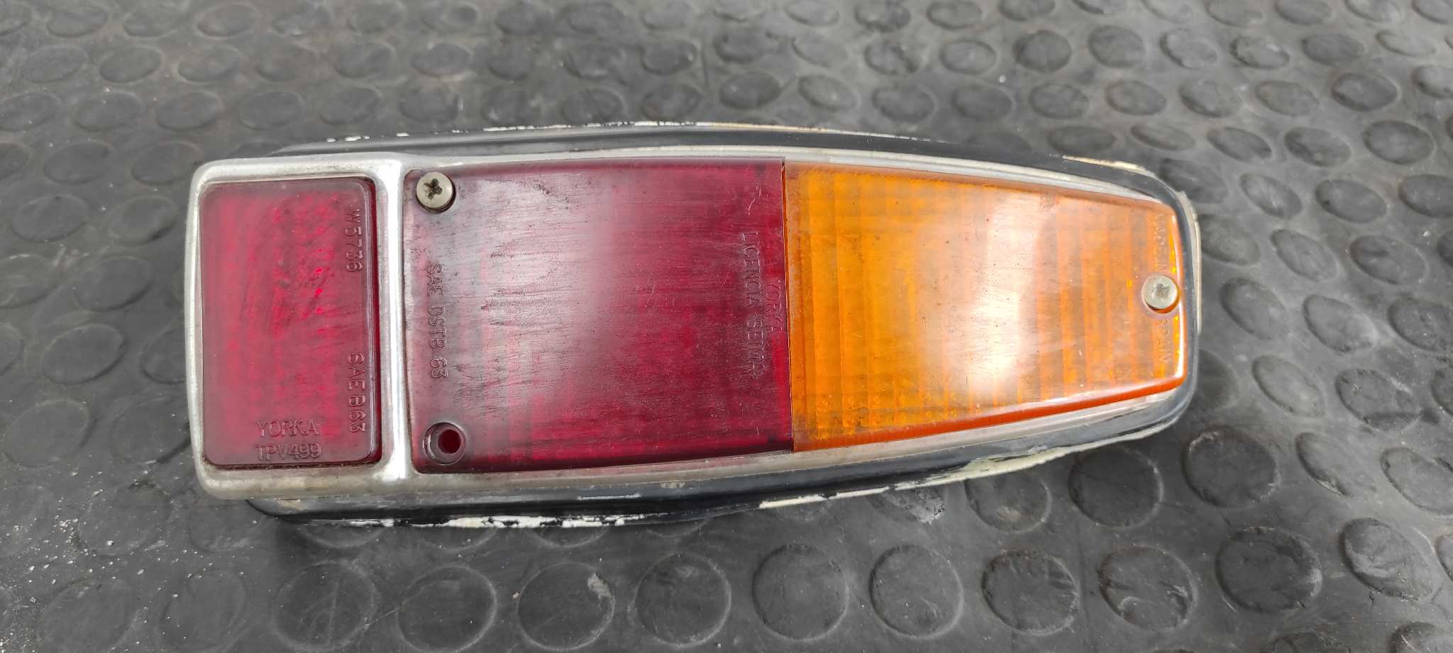 Recambio de PILOTO TRASERO DERECHO para RENAULT 8 956 referencia OEM IAM