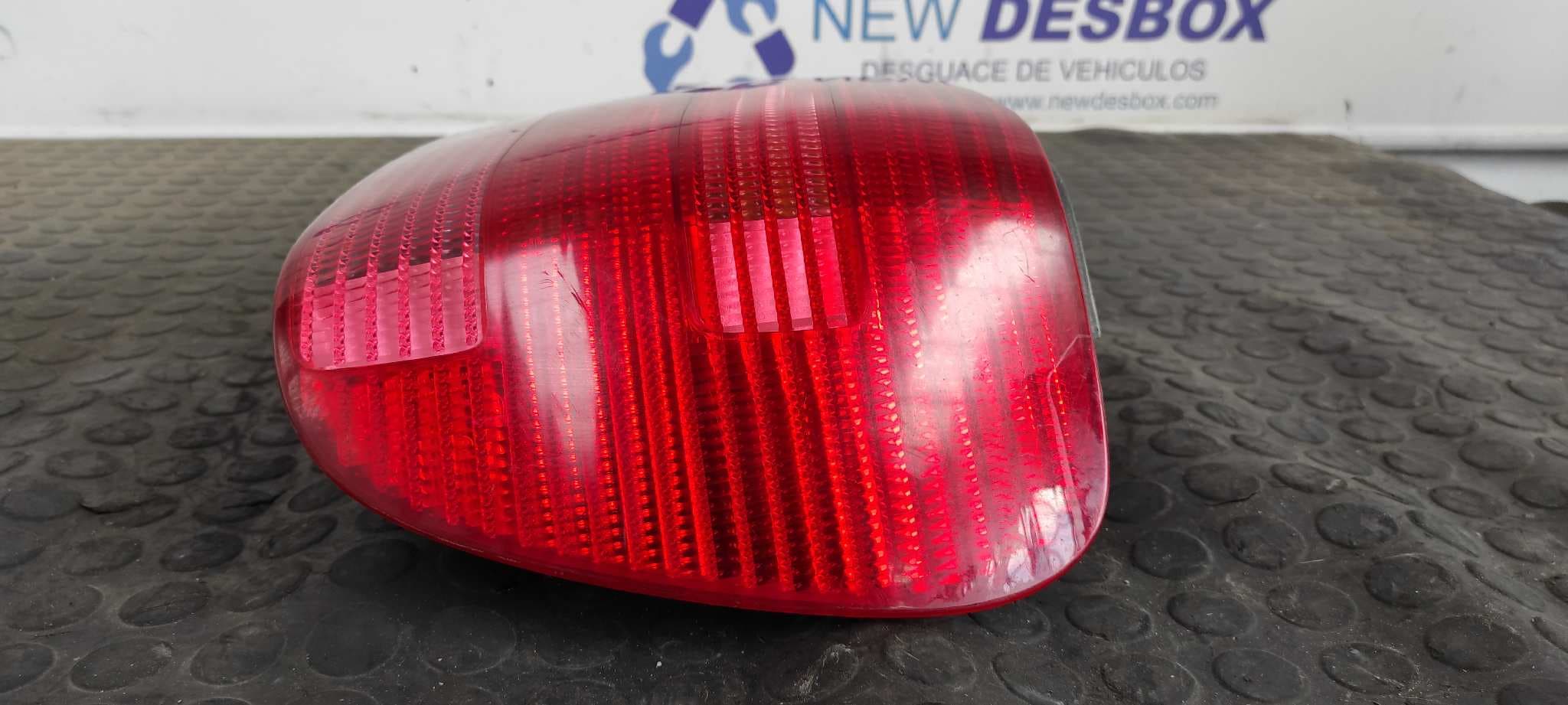 Recambio de PILOTO TRASERO DERECHO para VOLKSWAGEN POLO BERLINA (6N2) referencia OEM IAM 6N0945096H 3