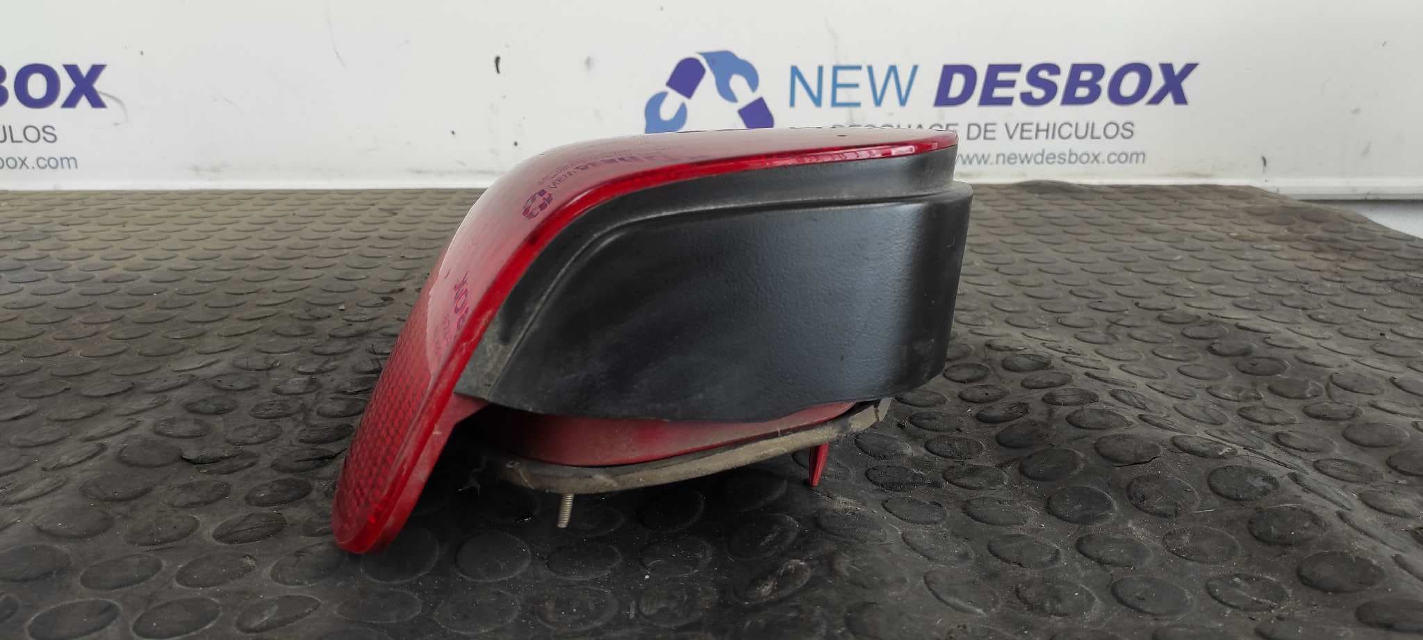 Recambio de PILOTO TRASERO DERECHO para VOLKSWAGEN POLO BERLINA (6N2) referencia OEM IAM 6N0945096H 4