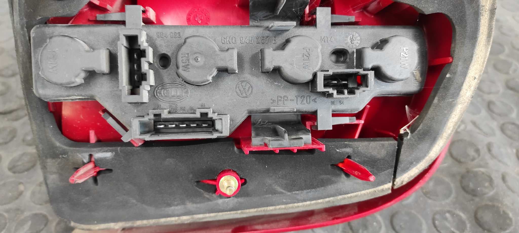 Recambio de PILOTO TRASERO DERECHO para VOLKSWAGEN POLO BERLINA (6N2) referencia OEM IAM 6N0945096H 5