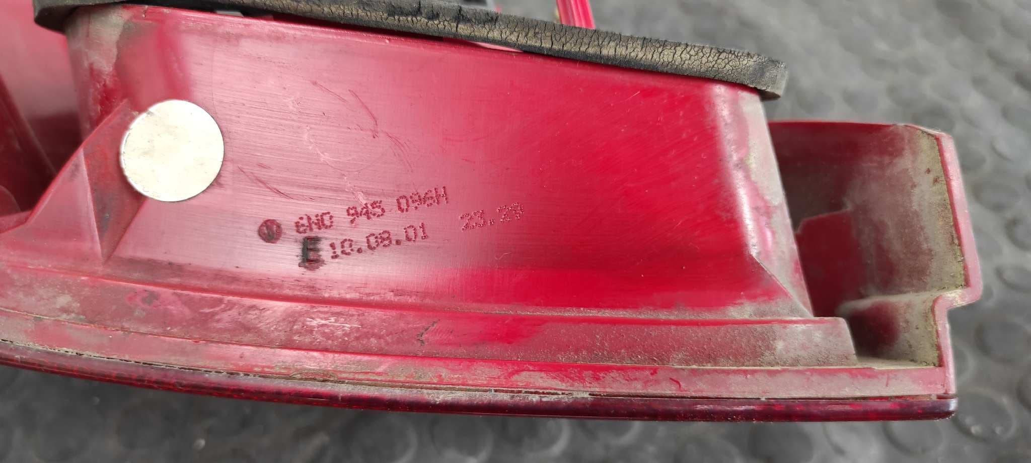 Recambio de PILOTO TRASERO DERECHO para VOLKSWAGEN POLO BERLINA (6N2) referencia OEM IAM 6N0945096H 6