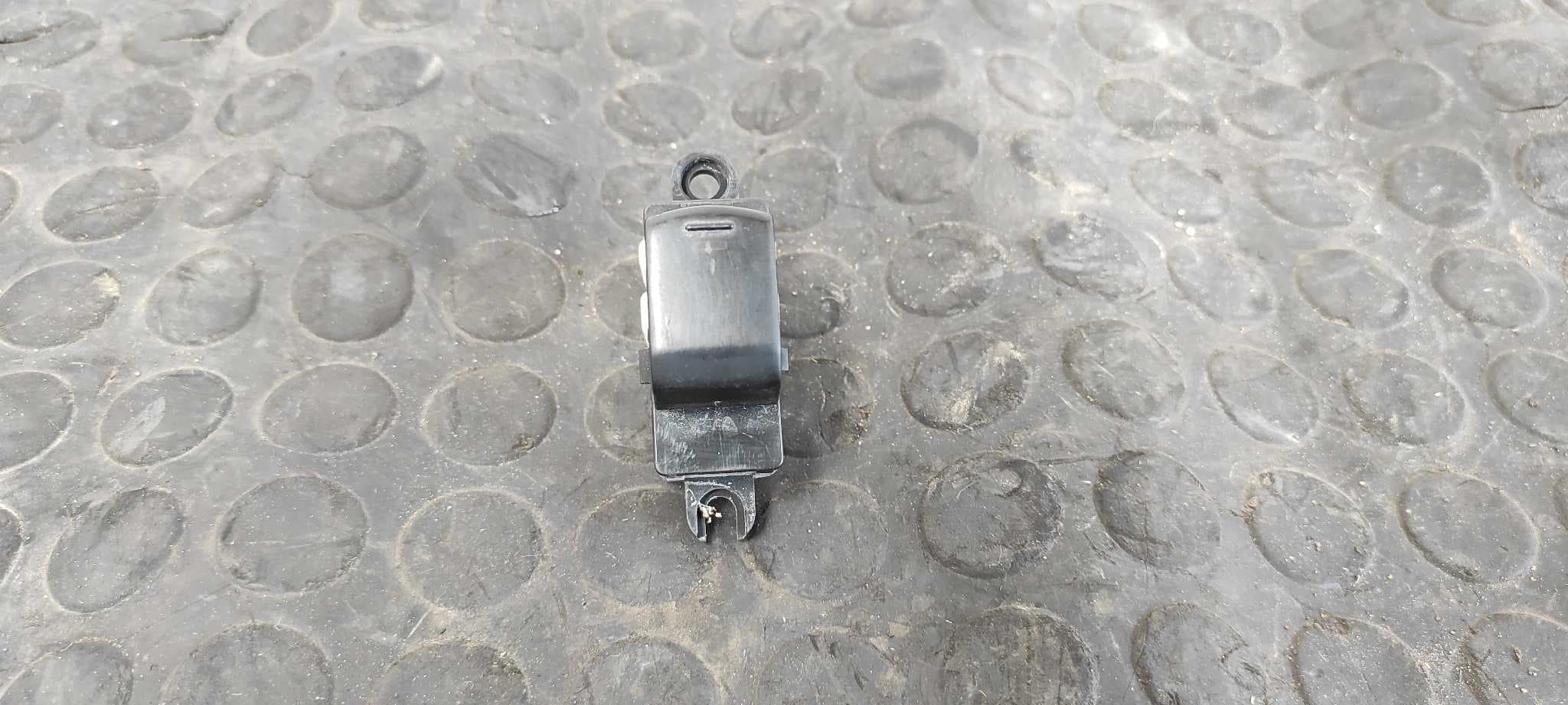 Recambio de MANDO ELEVALUNAS DELANTERO DERECHO para NISSAN MICRA (K12E) referencia OEM IAM
