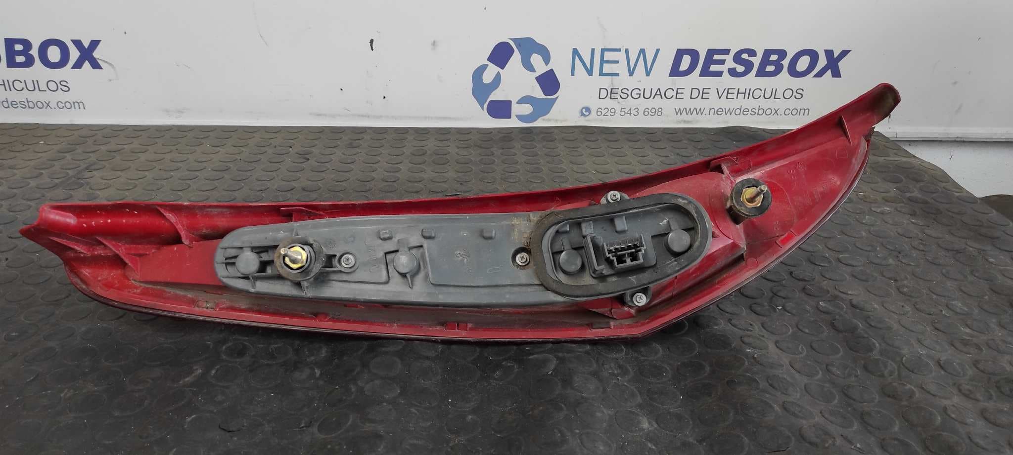 Recambio de PILOTO TRASERO DERECHO para FIAT PUNTO BERLINA (188) 1.2 CAT 188A4000 referencia OEM IAM 46523769   - GRANATE 3