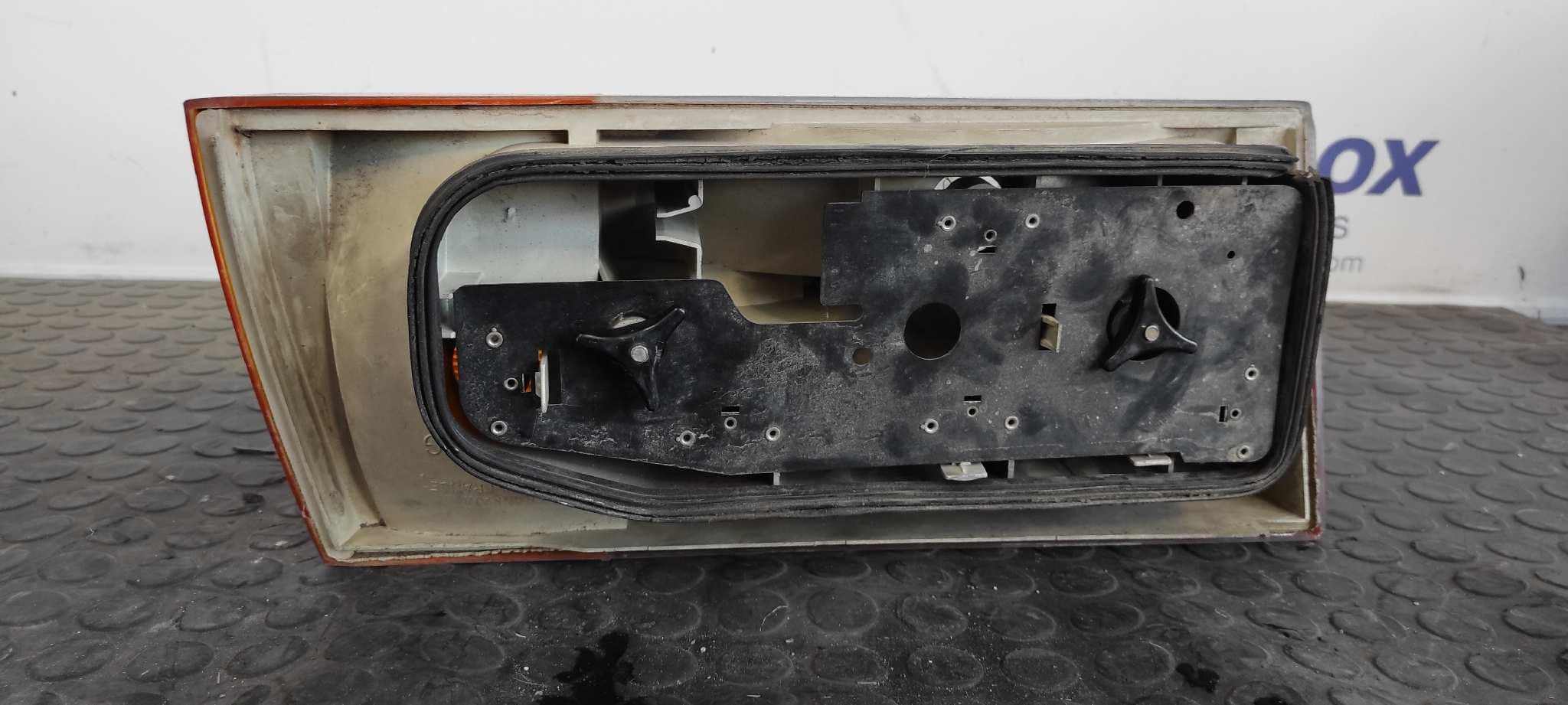 Recambio de PILOTO TRASERO IZQUIERDO para PEUGEOT 505 BERLINA referencia OEM IAM FRANKANI 2