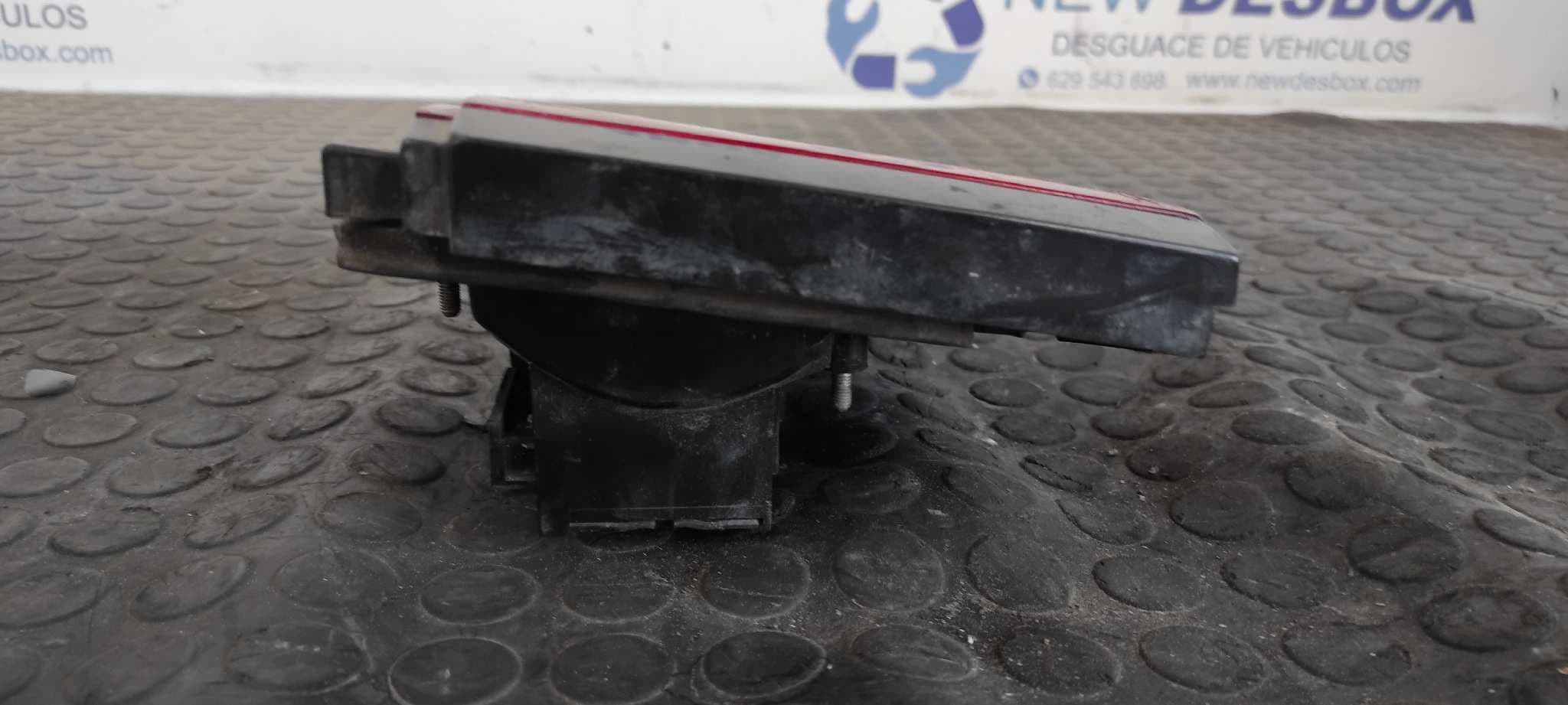 Recambio de PILOTO PORTON DERECHO para VOLKSWAGEN PASSAT (321/23/27/31) referencia OEM IAM 357945108 10