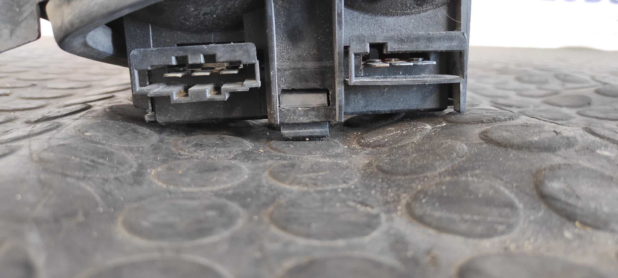 Recambio de PILOTO PORTON DERECHO para VOLKSWAGEN PASSAT (321/23/27/31) referencia OEM IAM 357945108 3