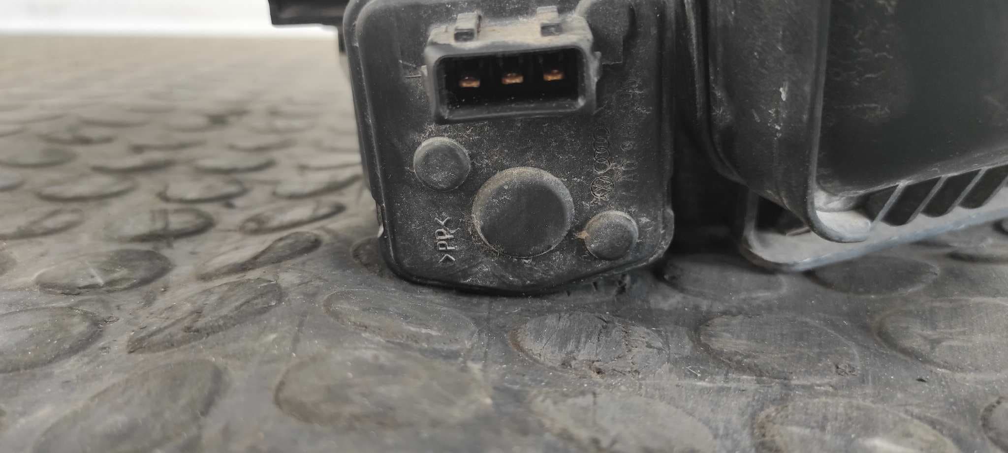 Recambio de FARO IZQUIERDO para AUDI 100 BERLINA (C4) referencia OEM IAM 14050502 8