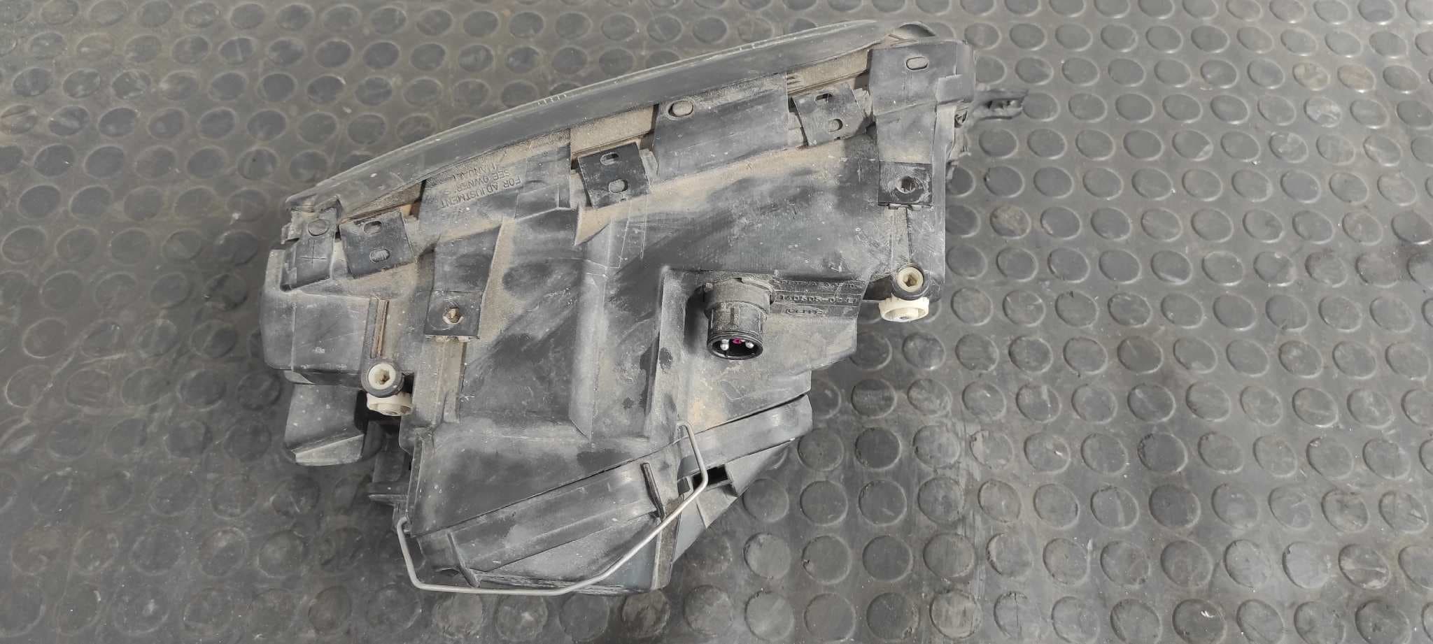 Recambio de FARO IZQUIERDO para AUDI 100 BERLINA (C4) referencia OEM IAM 14050502 9