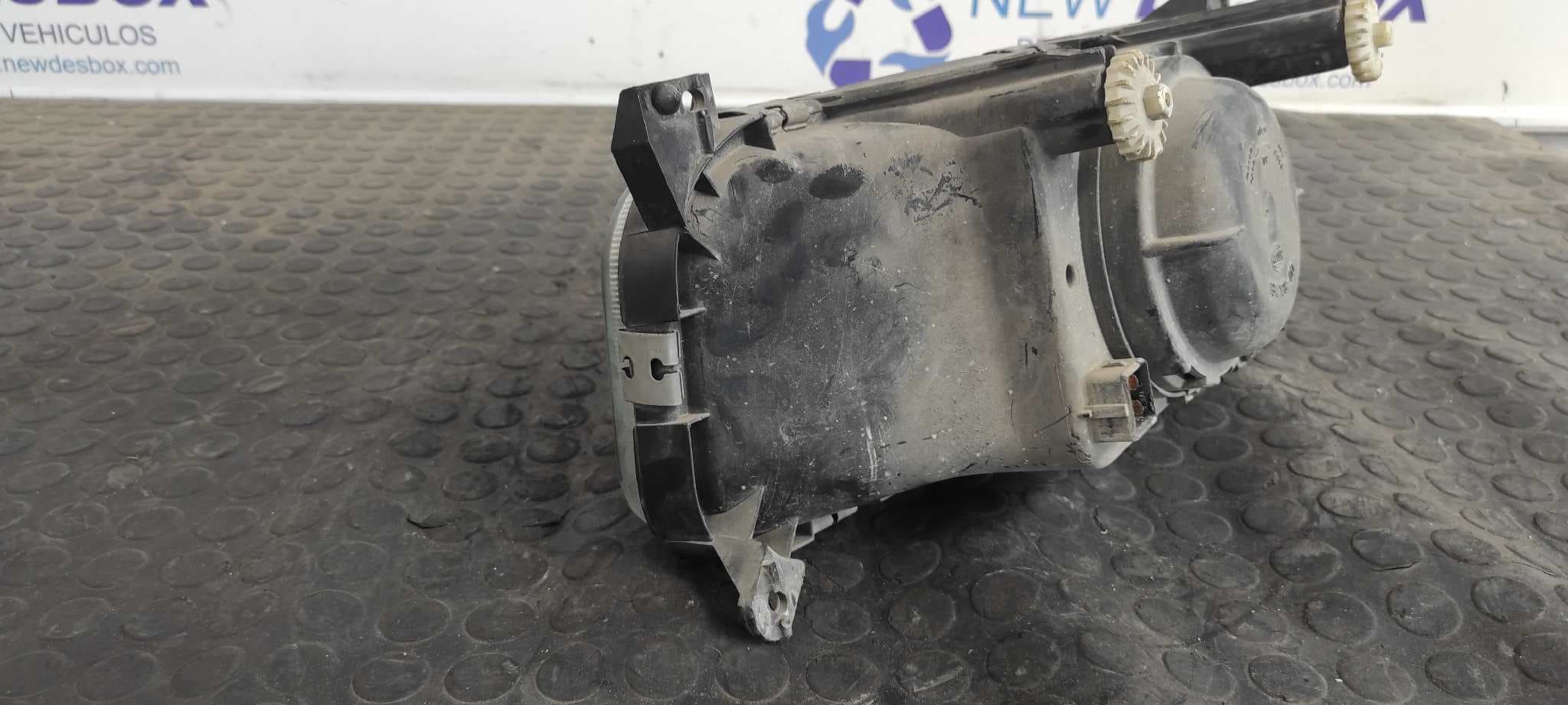 Recambio de FARO DERECHO para VOLKSWAGEN PASSAT BERLINA (312) referencia OEM IAM 13348000 7