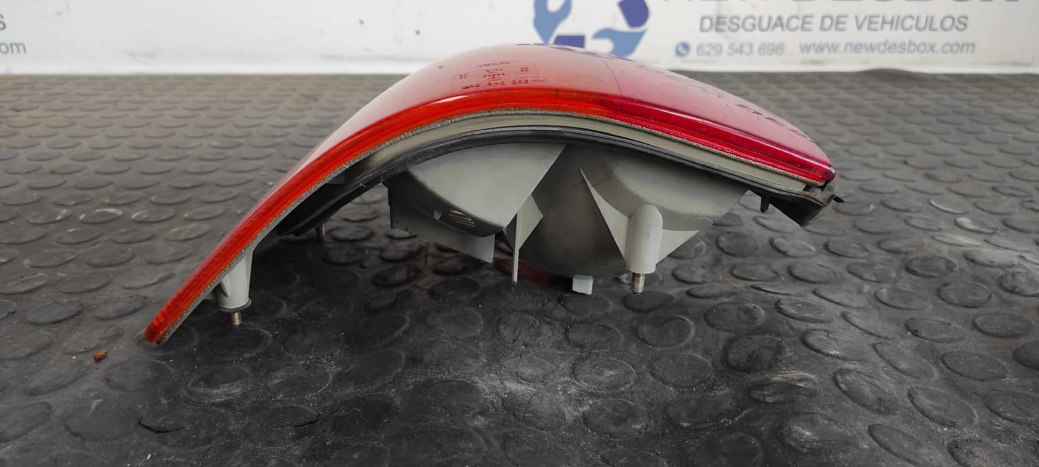 Recambio de PILOTO TRASERO IZQUIERDO para AUDI 100 BERLINA (C4) 2.0 referencia OEM IAM 4A5945095   - BLANCO 4