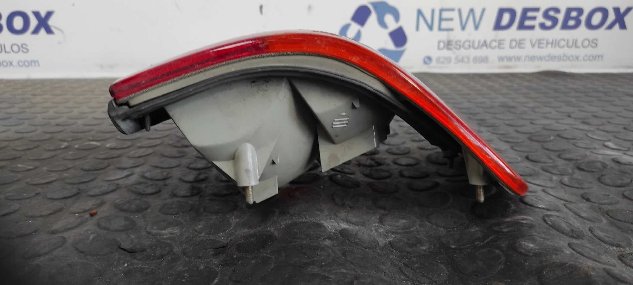 Recambio de PILOTO TRASERO IZQUIERDO para AUDI 100 BERLINA (C4) 2.0 referencia OEM IAM 4A5945095   - BLANCO 7