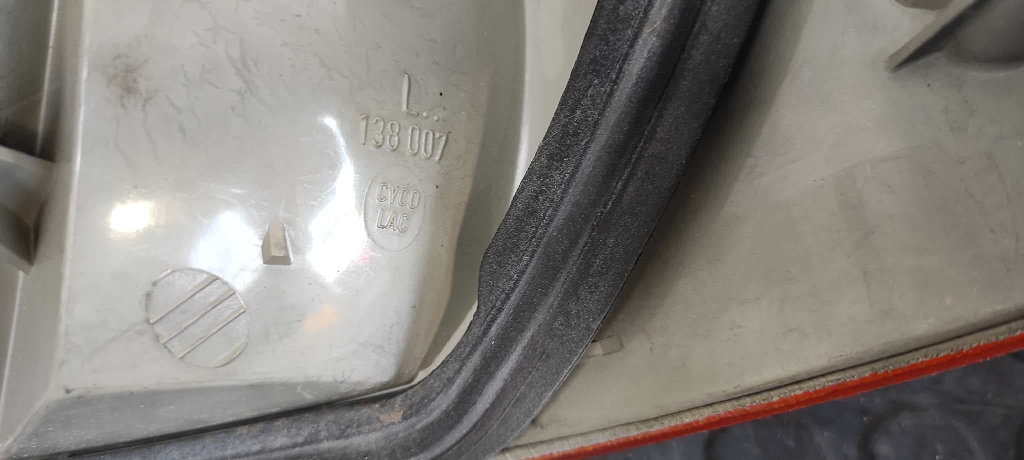 Recambio de PILOTO TRASERO IZQUIERDO para AUDI 100 BERLINA (C4) 2.0 referencia OEM IAM 4A5945095   - BLANCO 5