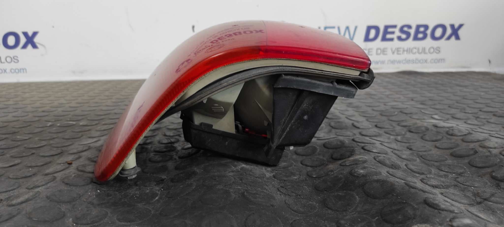 Recambio de PILOTO TRASERO DERECHO para AUDI 100 BERLINA (C4) referencia OEM IAM 138008 7