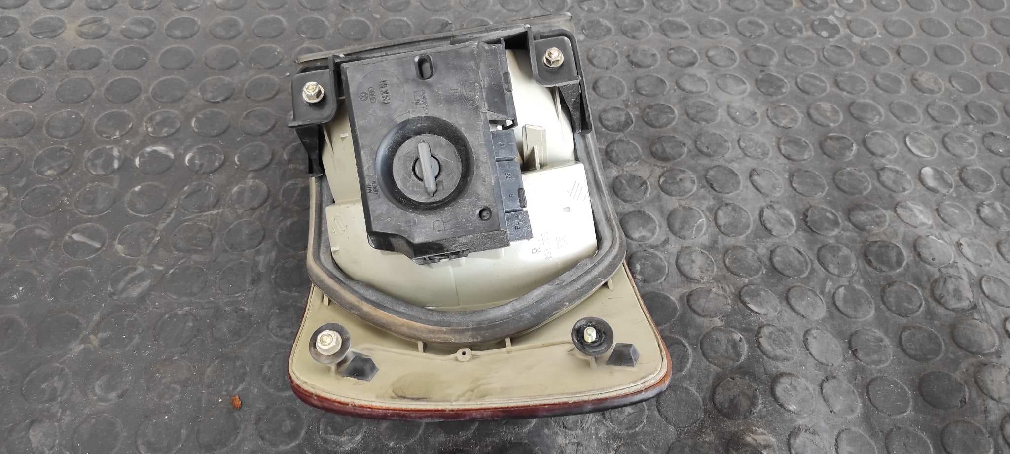 Recambio de PILOTO TRASERO DERECHO para AUDI 100 BERLINA (C4) referencia OEM IAM 138008 5