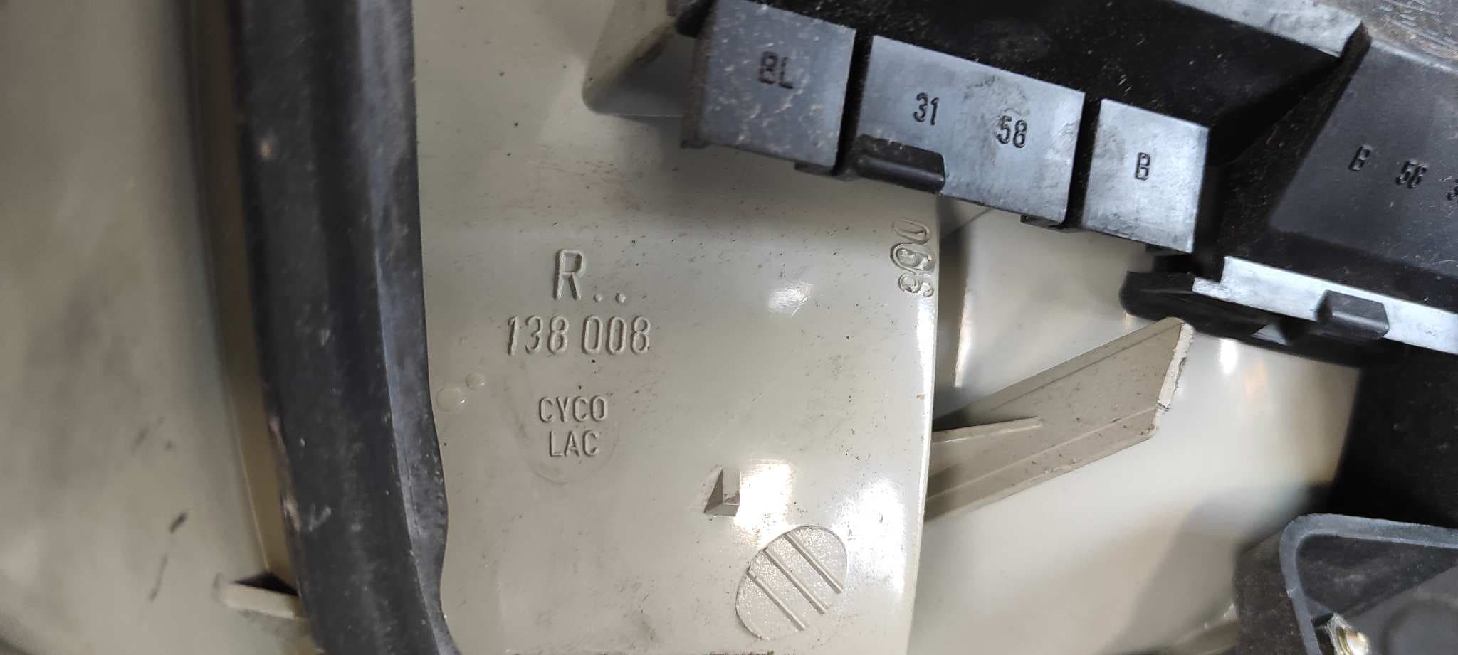 Recambio de PILOTO TRASERO DERECHO para AUDI 100 BERLINA (C4) referencia OEM IAM 138008 8