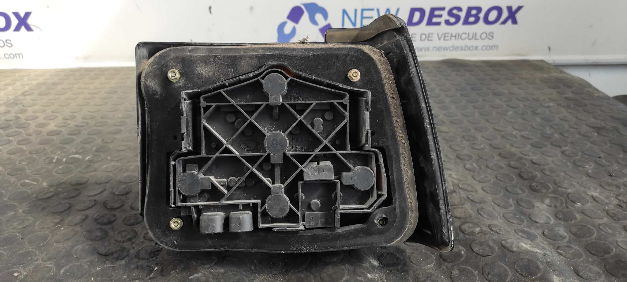 Recambio de PILOTO TRASERO IZQUIERDO para VOLKSWAGEN JETTA (165/167) referencia OEM IAM 165945111 4