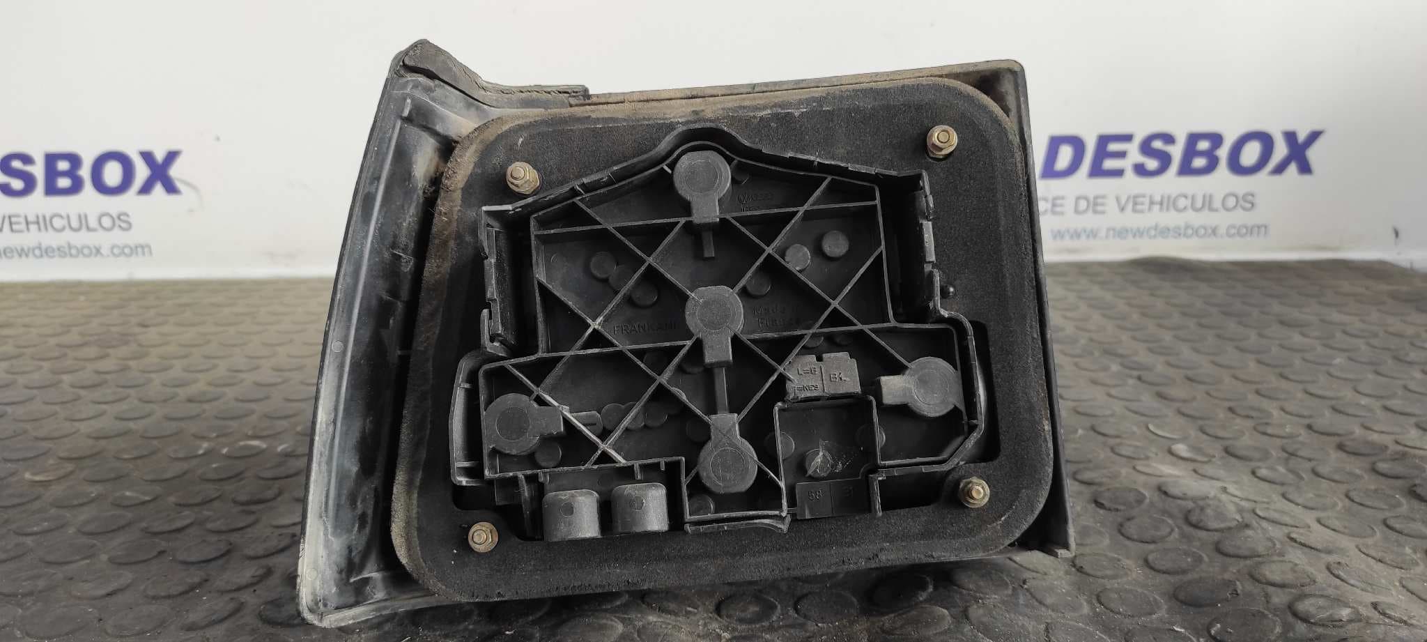 Recambio de PILOTO TRASERO DERECHO para VOLKSWAGEN JETTA (165/167) referencia OEM IAM 165945112A 2