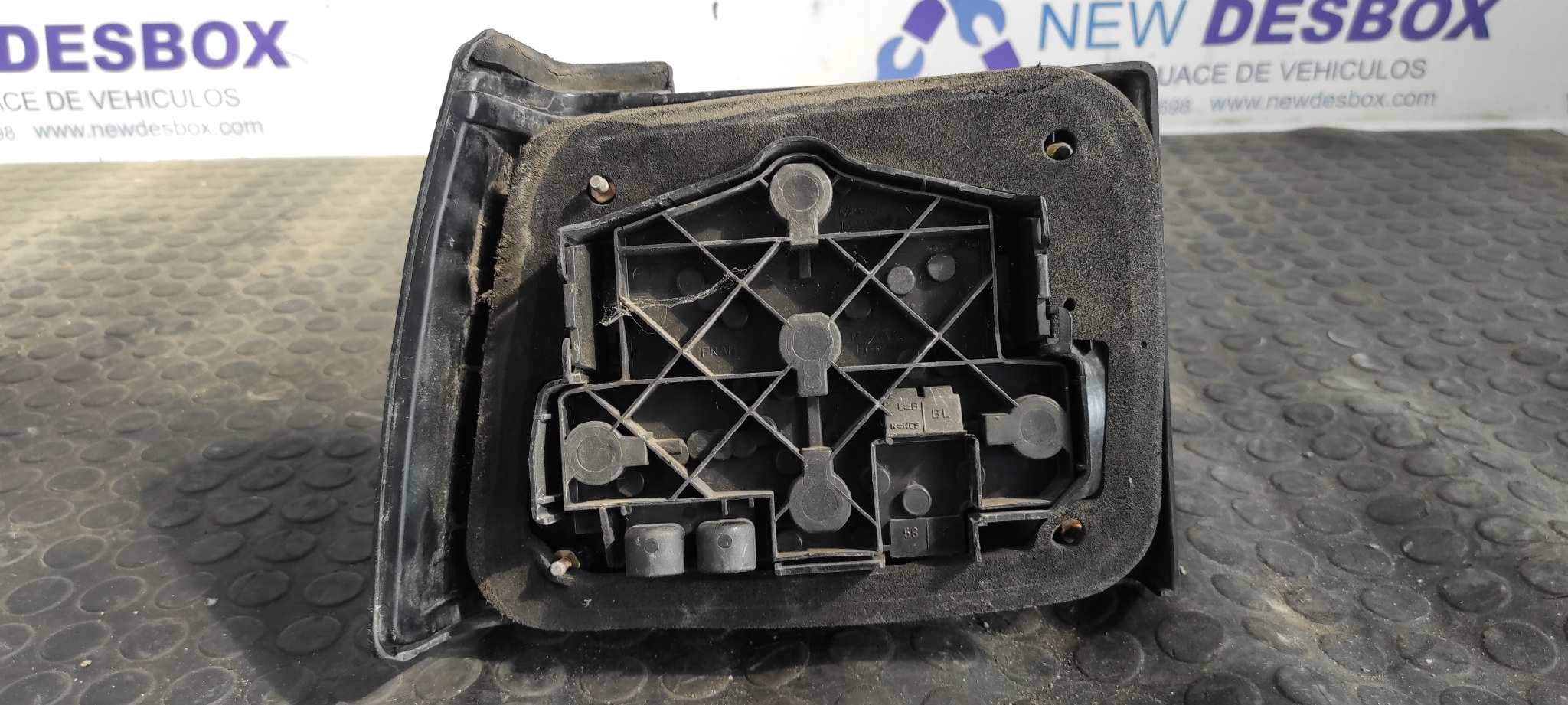Recambio de PILOTO TRASERO DERECHO para VOLKSWAGEN JETTA (165/167) referencia OEM IAM 165945112A 7