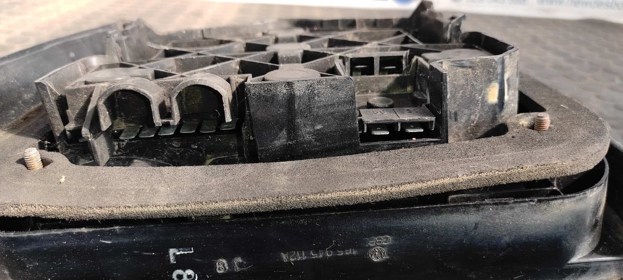 Recambio de PILOTO TRASERO DERECHO para VOLKSWAGEN JETTA (165/167) referencia OEM IAM 165945112A 4