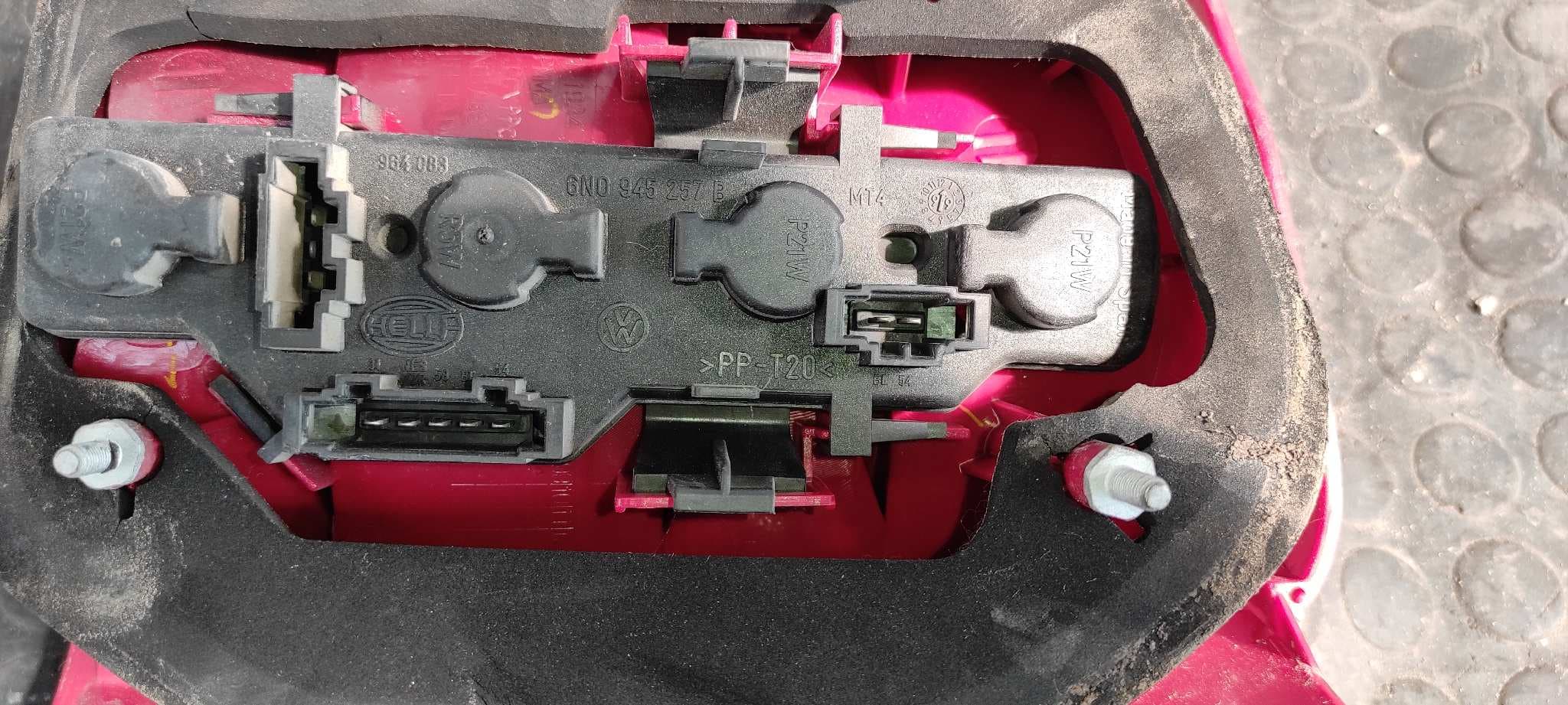 Recambio de PILOTO TRASERO IZQUIERDO para VOLKSWAGEN POLO BERLINA (6N2) referencia OEM IAM 6N0945257B 6