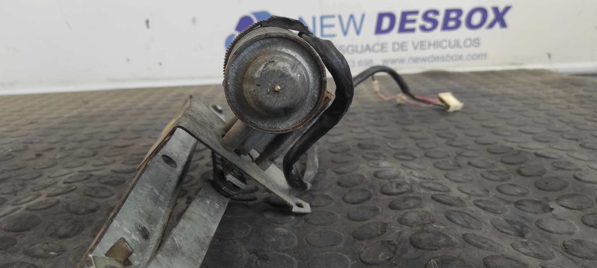 Recambio de MOTOR LIMPIA DELANTERO para RENAULT 6 1.0 referencia OEM IAM 0390236002 3