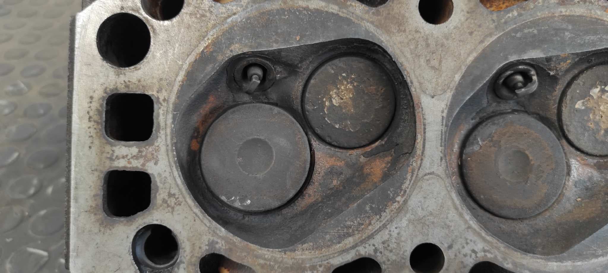 Recambio de CULATA para FORD SIERRA BERLINA LCS referencia OEM IAM 85HM6090BB 11