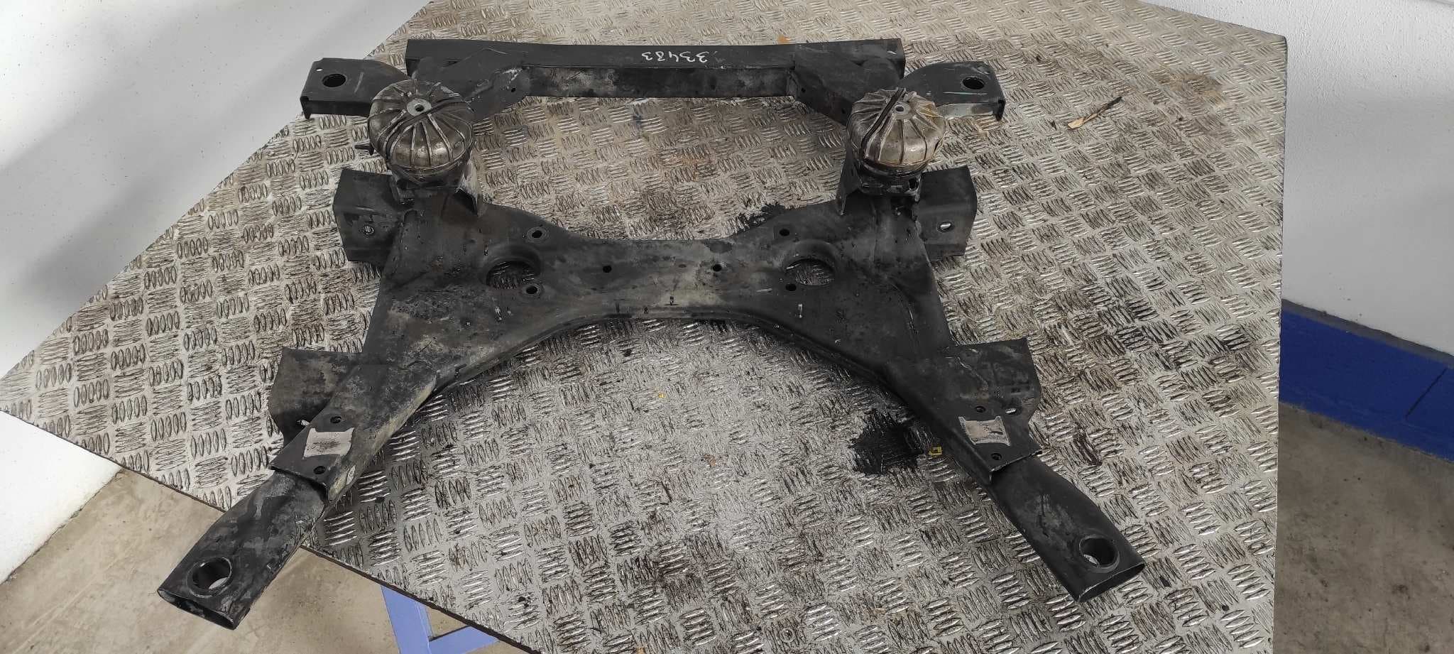 Recambio de PUENTE DELANTERO para MERCEDES-BENZ VITO CAJA CERRADA 6.03 -> 109  CDI  Compacto  (639.601) 646983 referencia OEM IAM A6393301406   - BLANCO