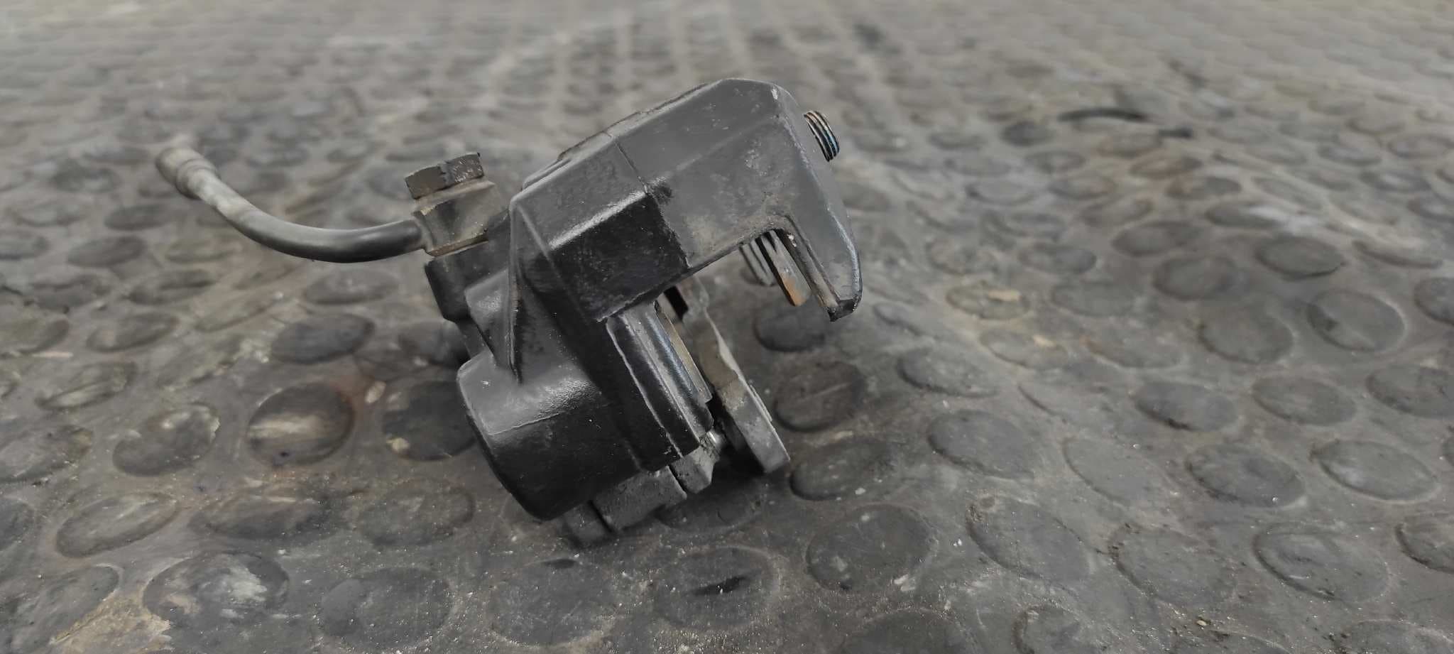 Recambio de PINZA DE FRENO TRASERA DERECHA para PIAGGIO (VESPA) BEVERLY Beverly 400 referencia OEM IAM    - NEGRO 2
