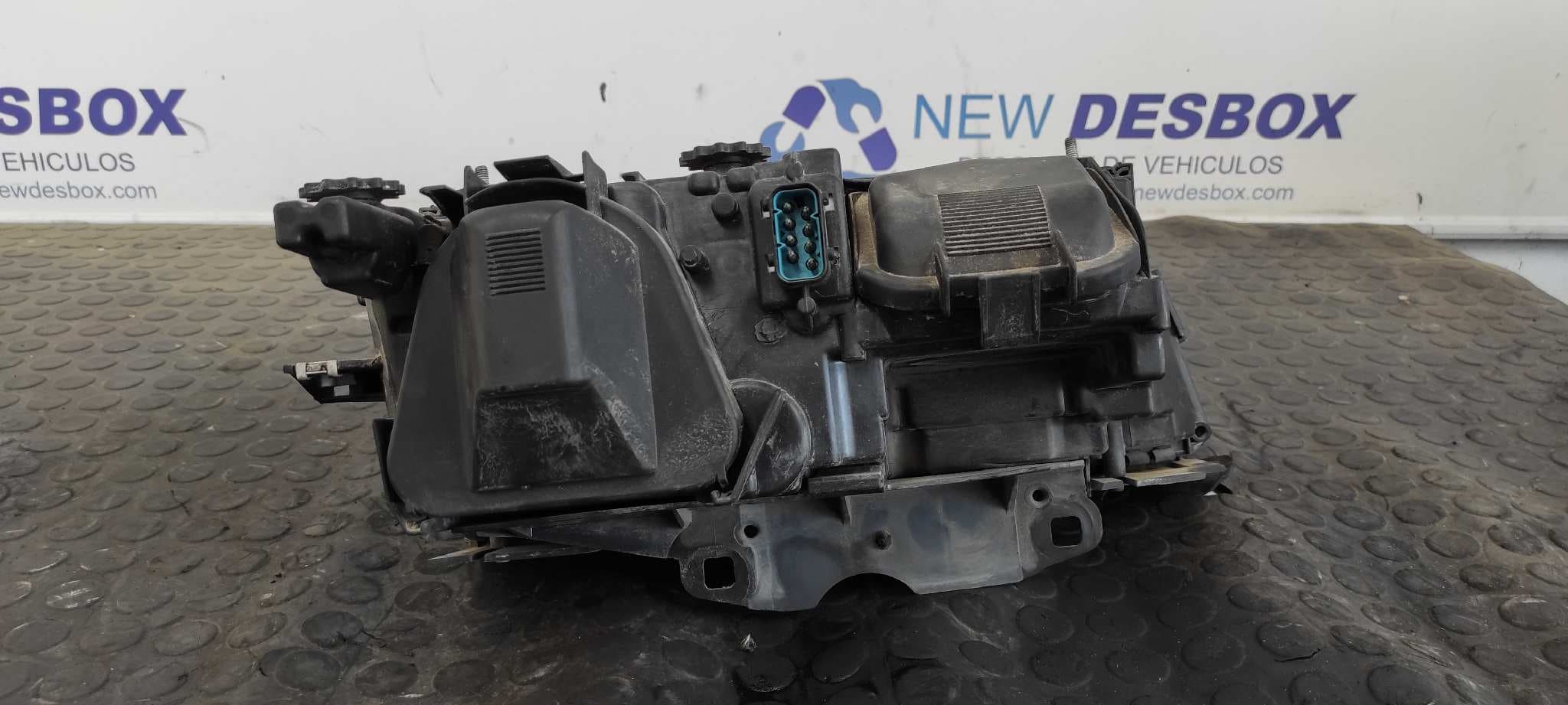 Recambio de FARO IZQUIERDO para BMW SERIE 7 (E38) 2.8 24V CAT 286S1G     referencia OEM IAM 631283520219   - GRIS 7