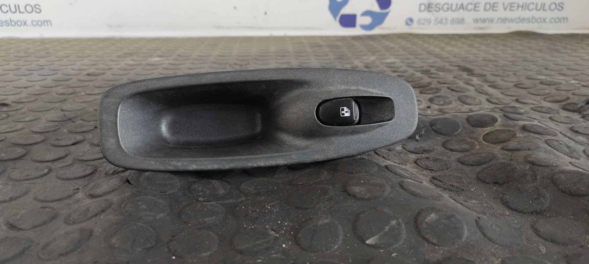 Recambio de MANDO ELEVALUNAS DELANTERO DERECHO para HYUNDAI ACCENT (LC) GLS G4EDG referencia OEM IAM 621W04620   - DORADO