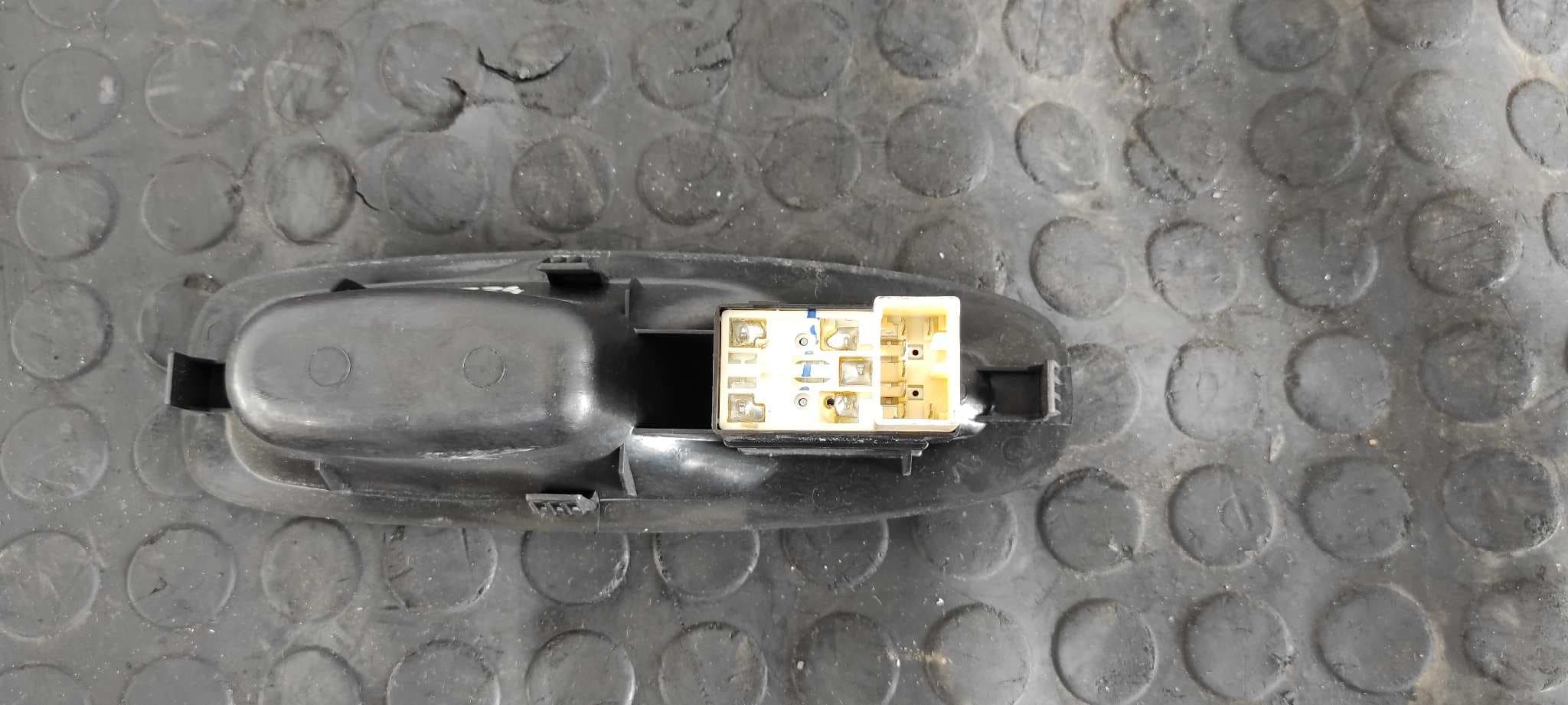 Recambio de MANDO ELEVALUNAS DELANTERO DERECHO para HYUNDAI ACCENT (LC) GLS G4EDG referencia OEM IAM 621W04620   - DORADO 6