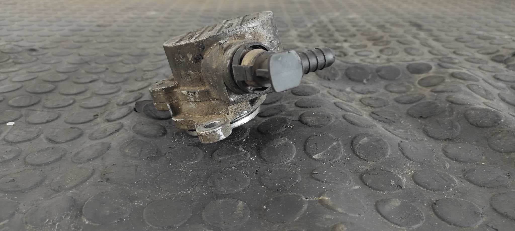 Recambio de DEPRESOR FRENO / BOMBA VACIO para RENAULT MASTER COMBI DESDE '98 2.2 Diesel G9U720 referencia OEM IAM 8200102535   - BLANCO 2