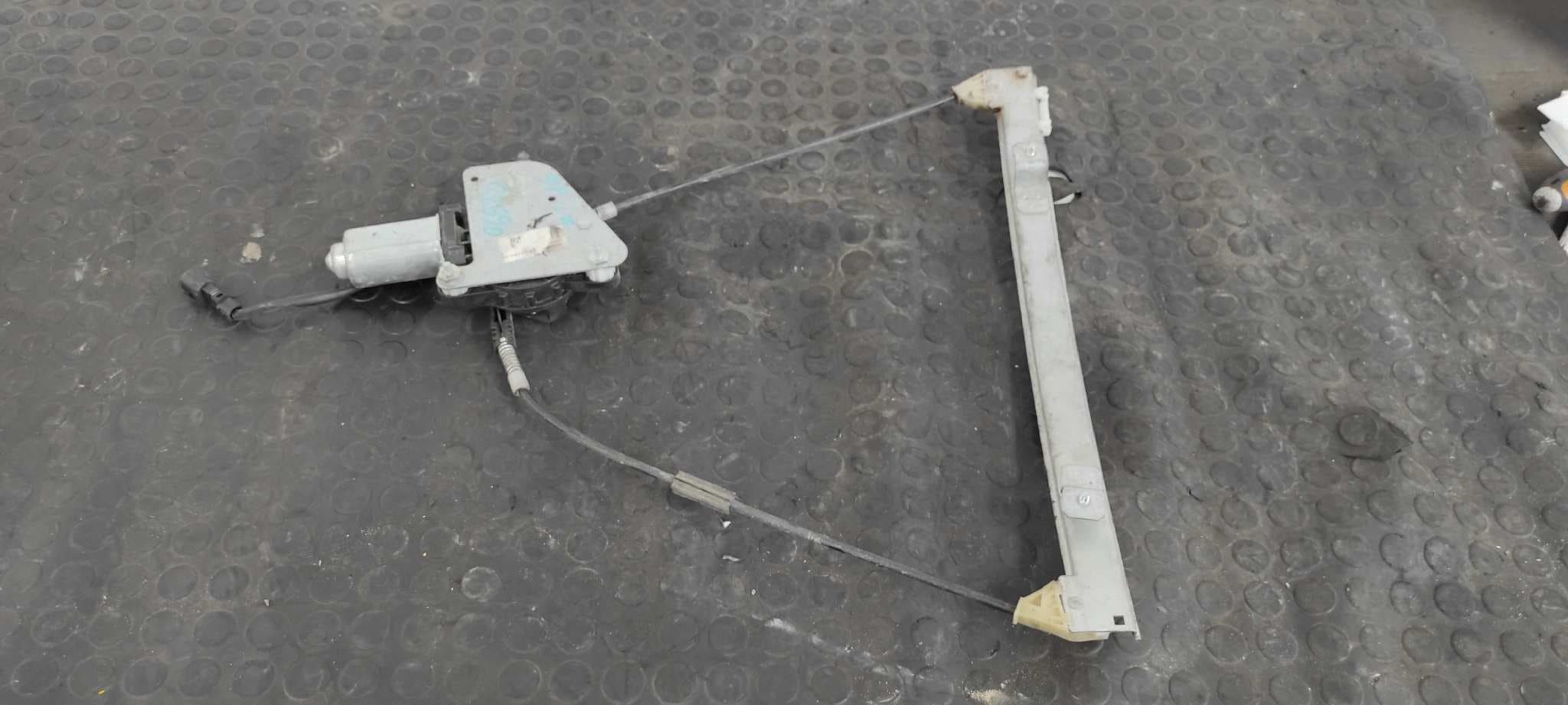 Recambio de ELEVALUNAS DELANTERO IZQUIERDO para RENAULT MEGANE I COACH/COUPE (DA0) 1.9 dTi Diesel CAT F9Q734 referencia OEM IAM 35135001   - GRIS