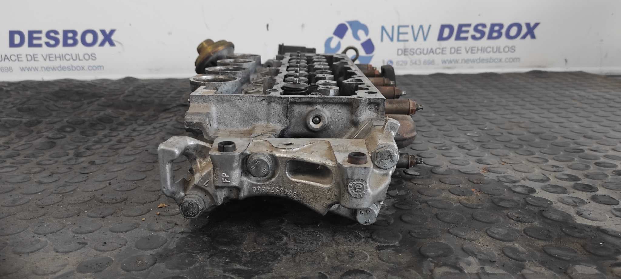 Recambio de CULATA para PEUGEOT 206 BERLINA 8HZ referencia OEM IAM 9643477110 9