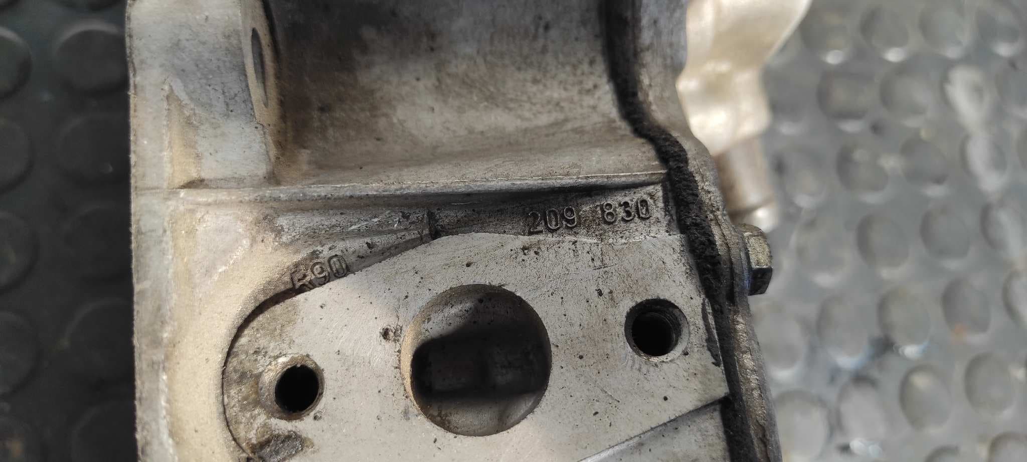 Recambio de CULATIN para OPEL KADETT E 16D referencia OEM IAM R90209830 2