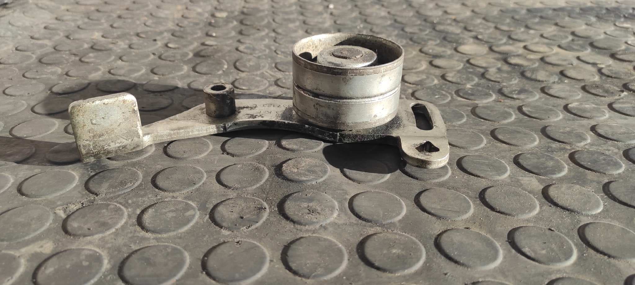 Recambio de TENSOR CORREA AUXILIAR para PEUGEOT 306 BERLINA 3/5 PUERTAS (S1) referencia OEM IAM 337123C 4