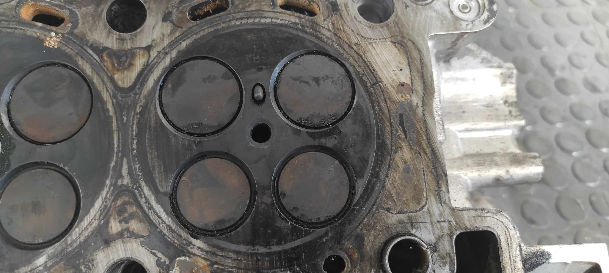 Recambio de CULATA para PEUGEOT 407 COUPE 2.7 HDI FAP CAT (UHZ / DT17TED4) UHZDT17 referencia OEM IAM 4R8Q6C064 8