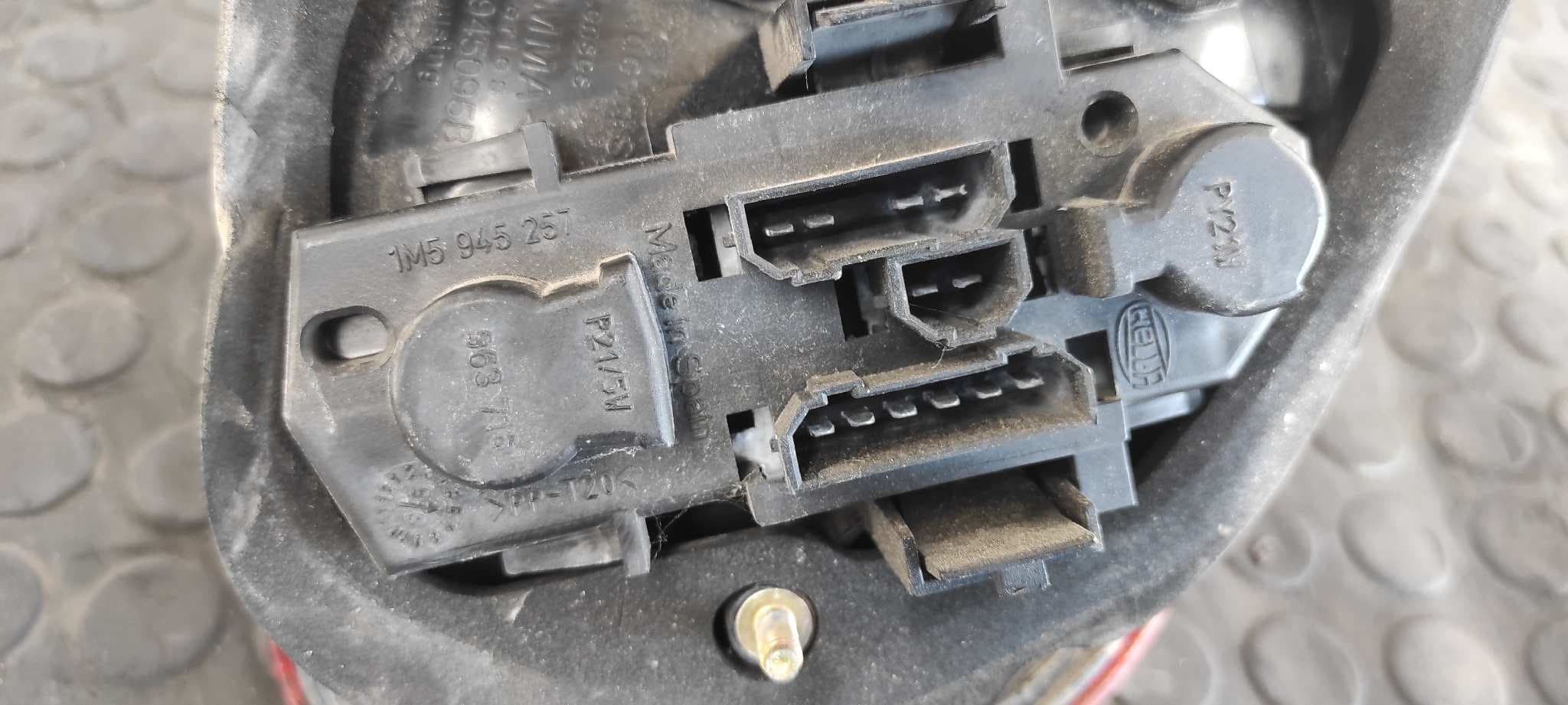 Recambio de PILOTO TRASERO IZQUIERDO para SEAT TOLEDO (1M2) Signo AHF referencia OEM IAM 1M5945095B   - GRIS 5