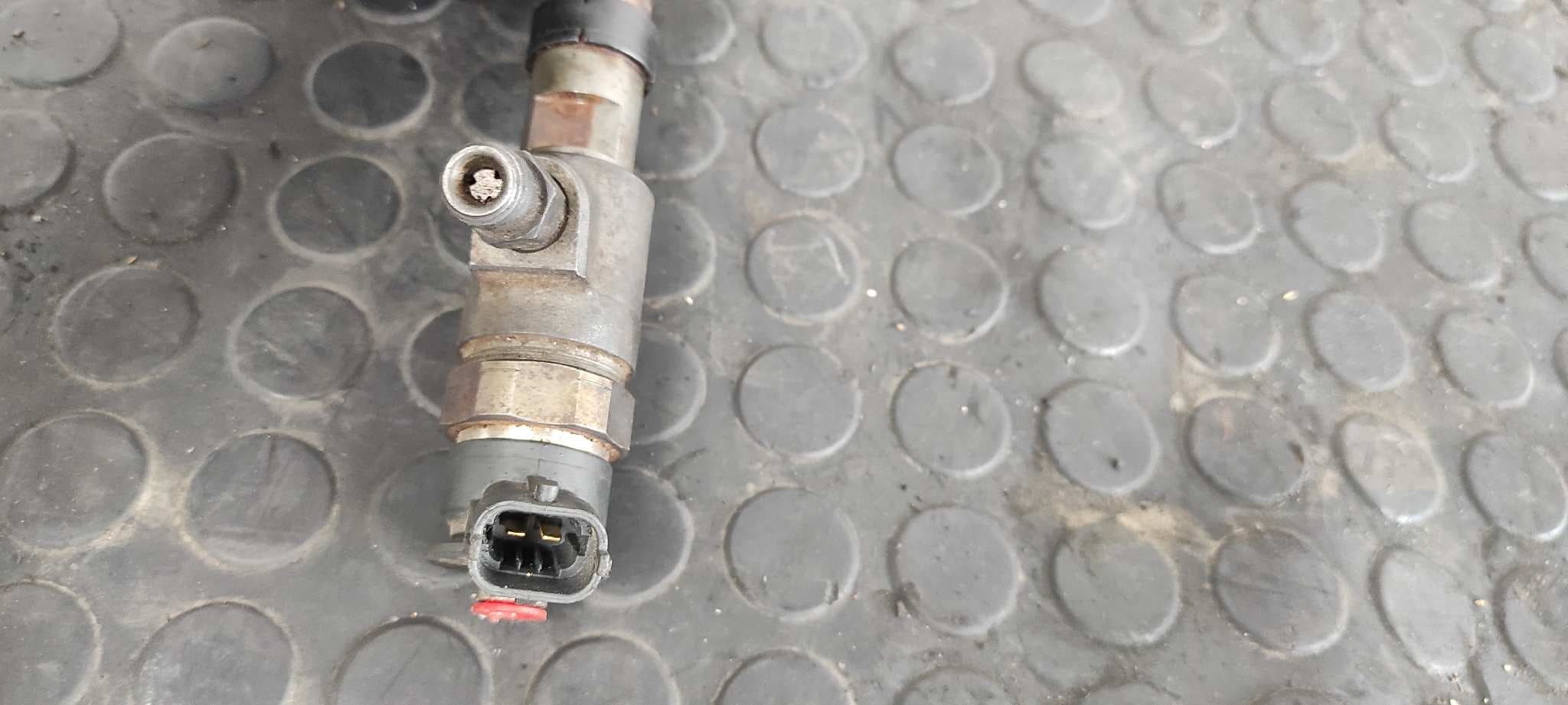 Recambio de INYECTOR para PEUGEOT 207 XAD 8HZ referencia OEM IAM 0445110252 3