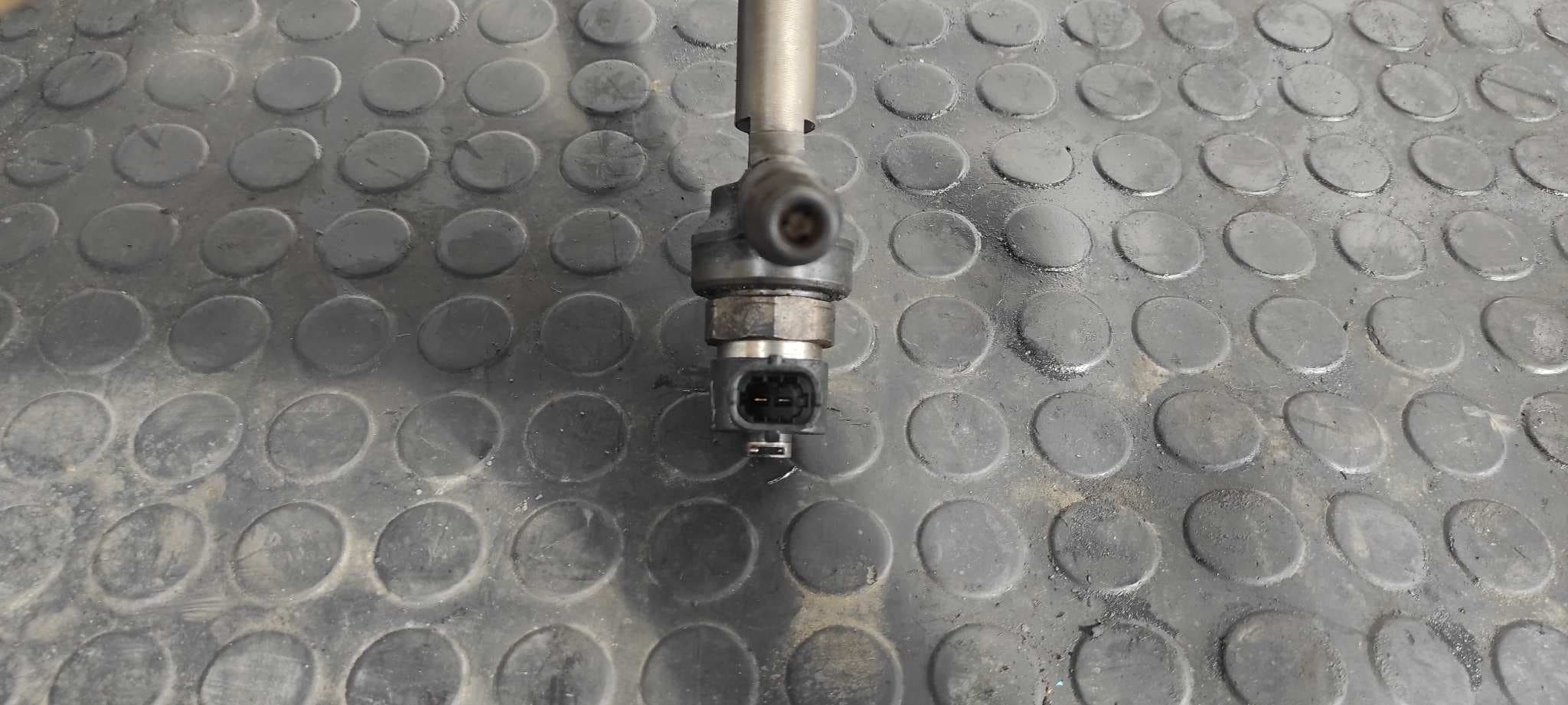 Recambio de INYECTOR para OPEL ASTRA GTC Cosmo Z17DTH referencia OEM IAM 0445110175   - BLANCO 3