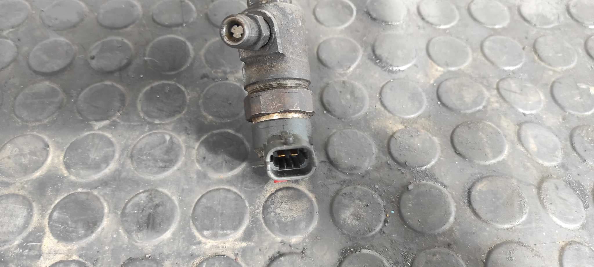 Recambio de INYECTOR para PEUGEOT 207 XAD 8HZ referencia OEM IAM 0445110252 3