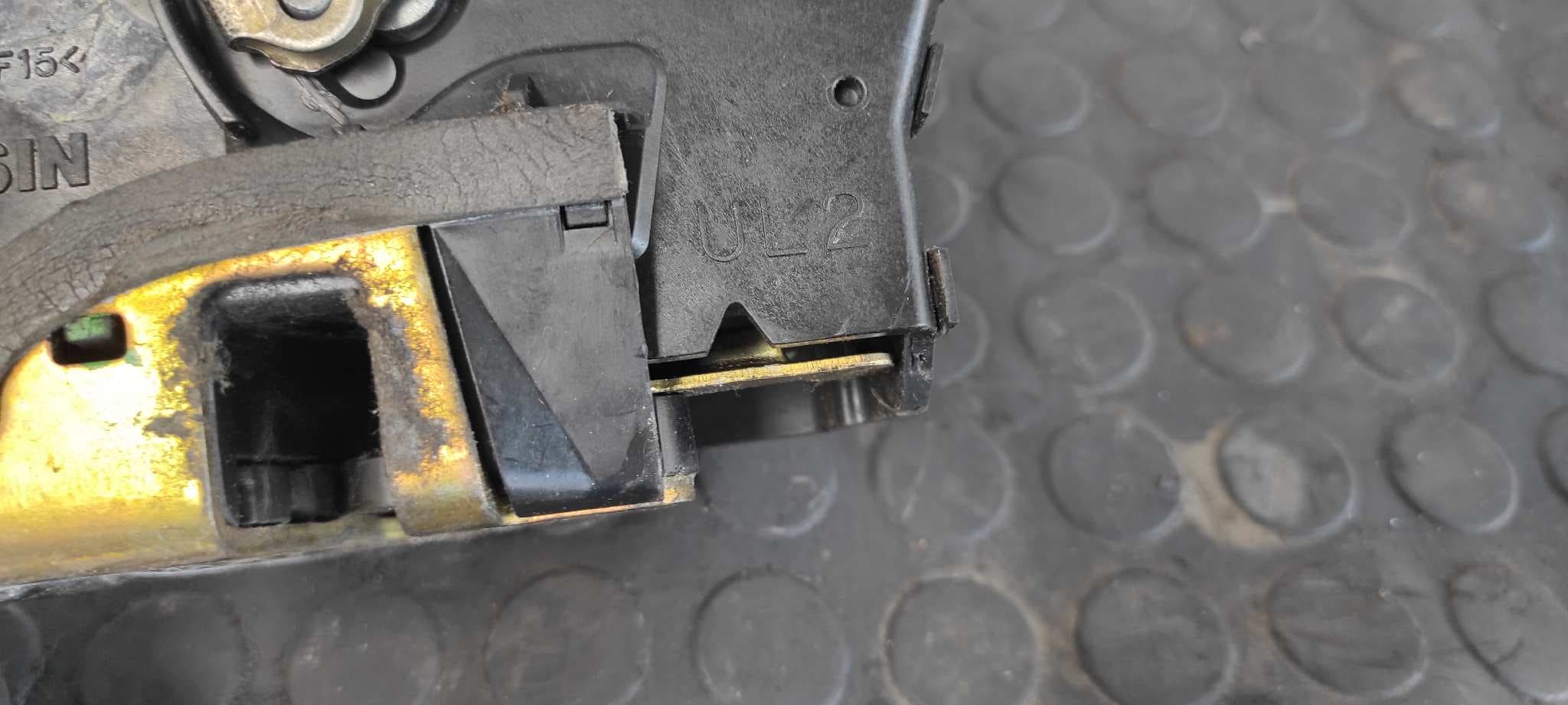Recambio de CERRADURA PUERTA DELANTERA IZQUIERDA para TOYOTA AVENSIS BERLINA (T25) 2.0 D4-D Executive Berlina (5-ptas.) 1CDFTV referencia OEM IAM UL2   - AZUL 4