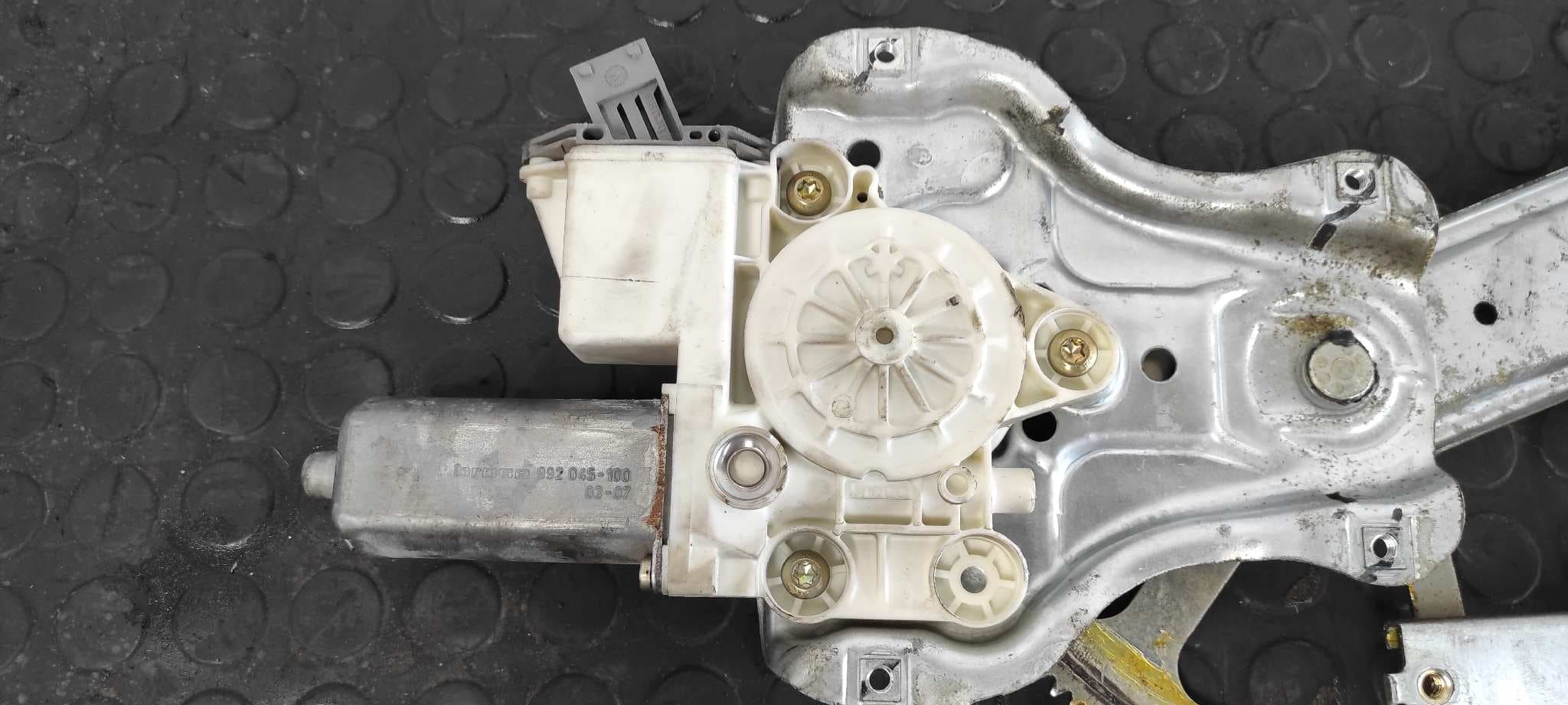 Recambio de ELEVALUNAS DELANTERO IZQUIERDO para TOYOTA AVENSIS BERLINA (T25) 2.0 D4-D Executive Berlina (5-ptas.) 1CDFTV referencia OEM IAM 0130822031   - AZUL 4