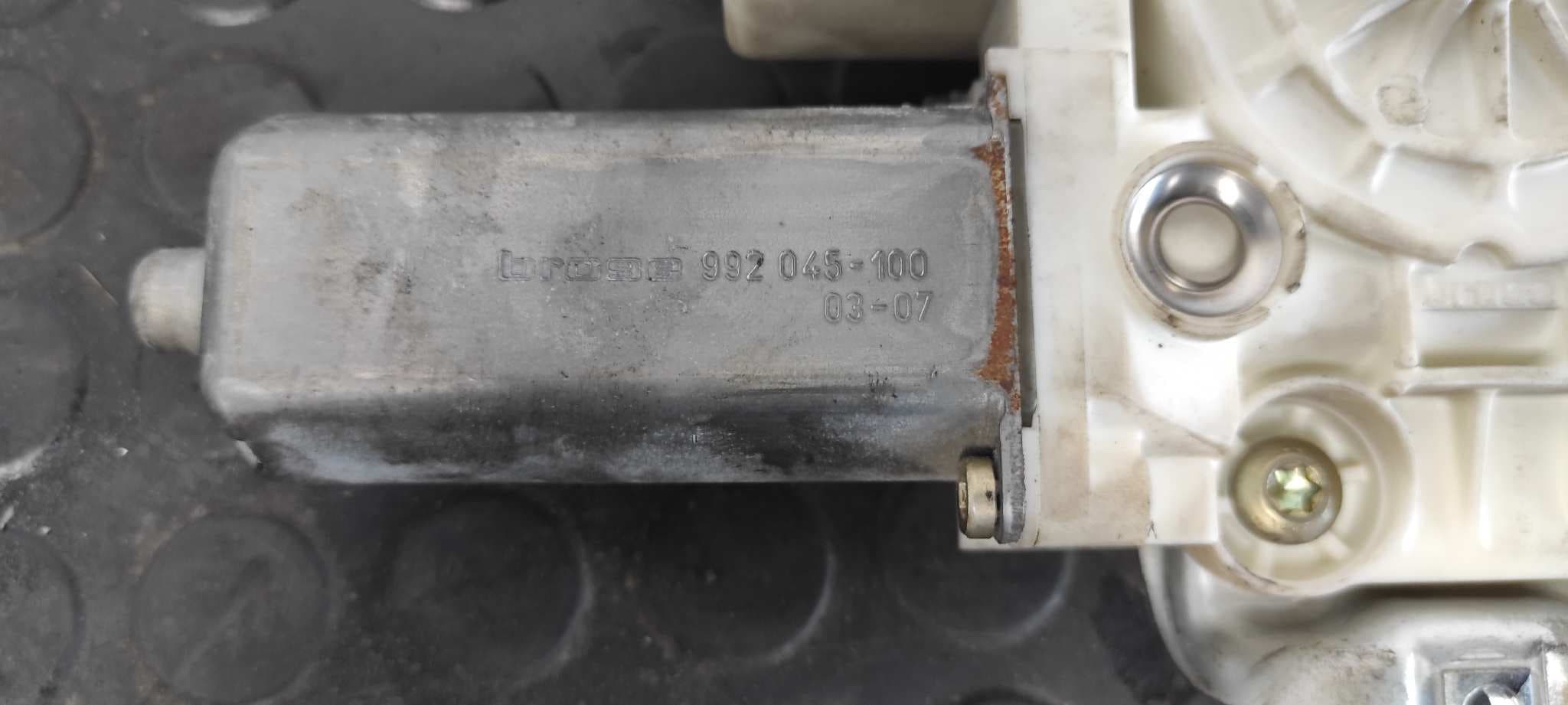 Recambio de ELEVALUNAS DELANTERO IZQUIERDO para TOYOTA AVENSIS BERLINA (T25) 2.0 D4-D Executive Berlina (5-ptas.) 1CDFTV referencia OEM IAM 0130822031   - AZUL 2